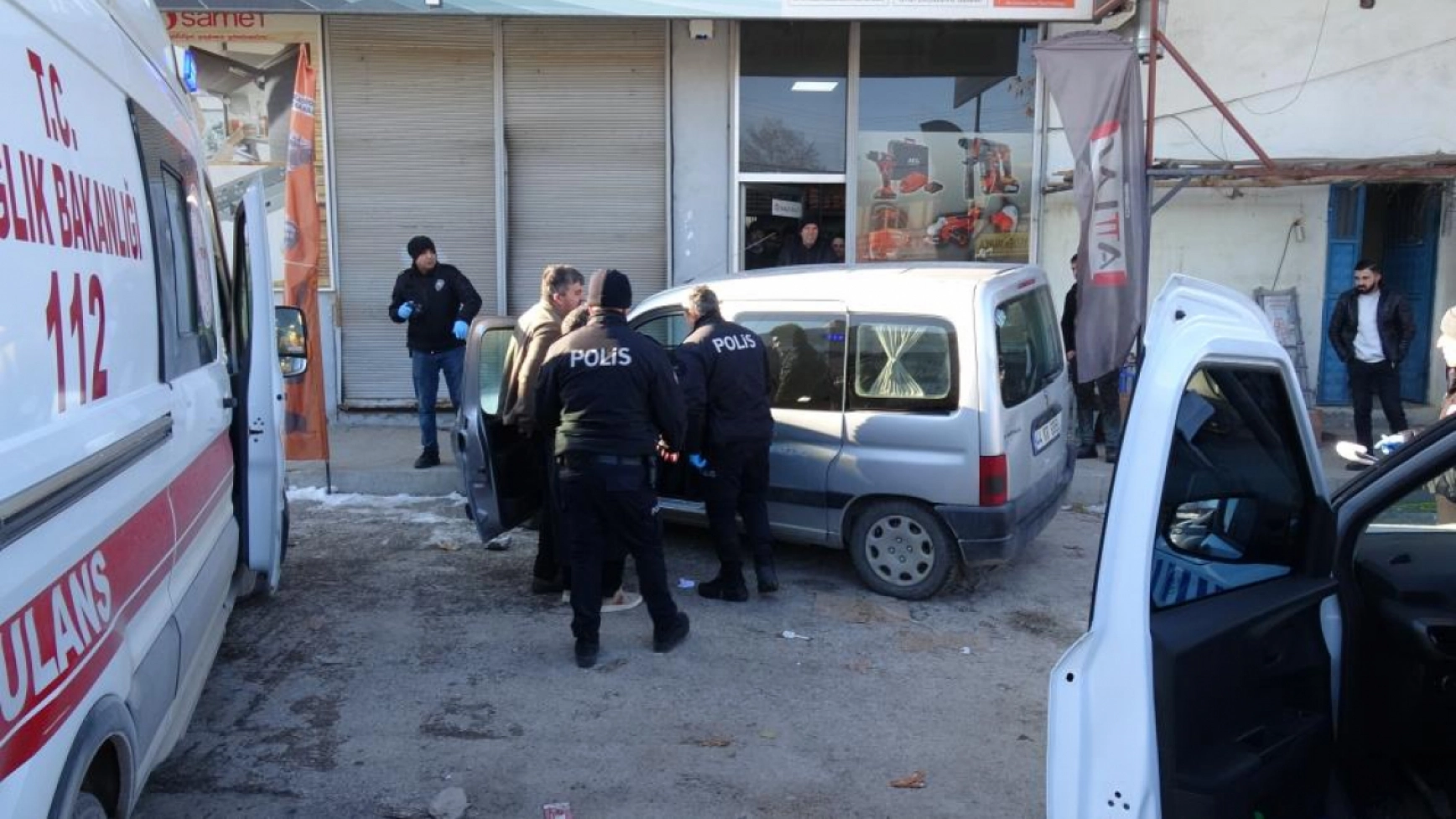 Direksiyon başında kalp krizi geçiren sürücü öldü