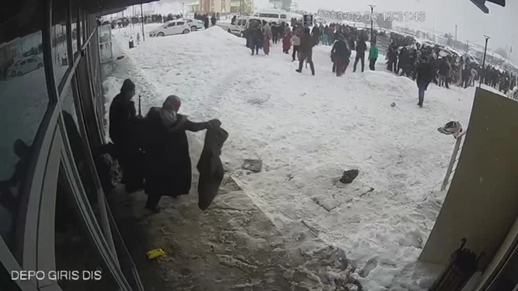 Elbistan merkezli 7,6 büyüklüğündeki deprem anı hastane kamerasında