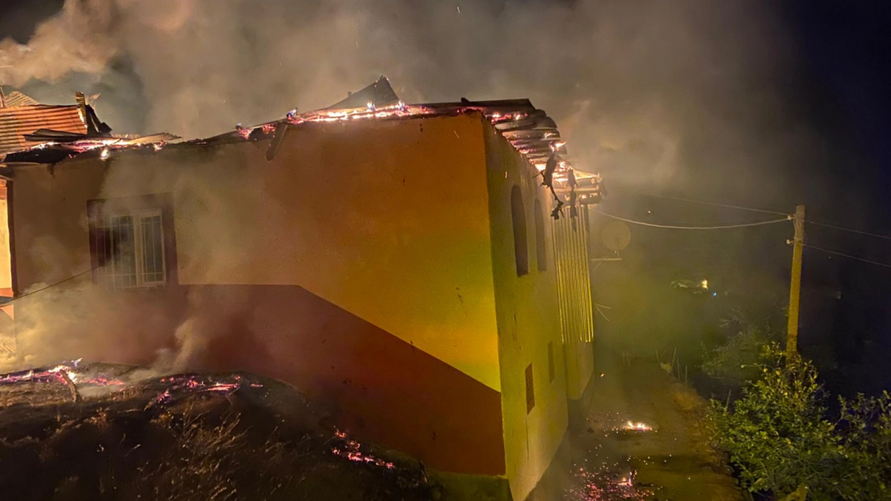 Malatya’da korkutan yangın: İtfaiye alevleri kontrol altına aldı