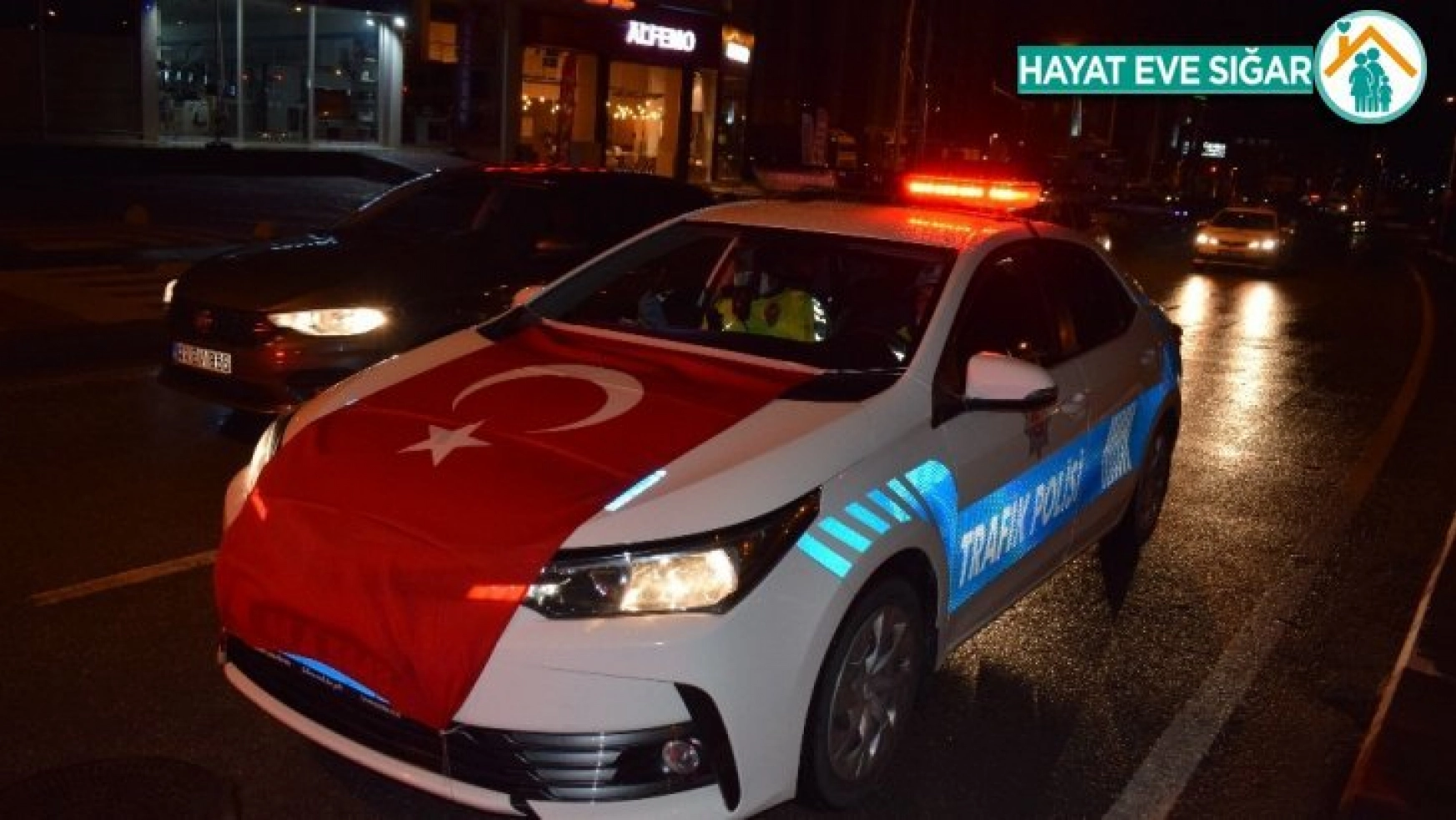 -Malatya'da polislere alkışlı kutlama