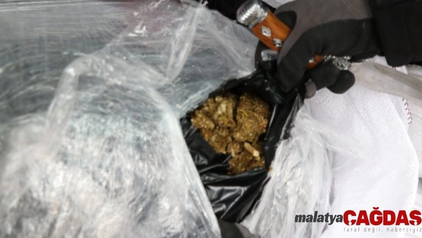 'Maya' ve 'Sarıkız' minibüste 250 kilo esrar buldu