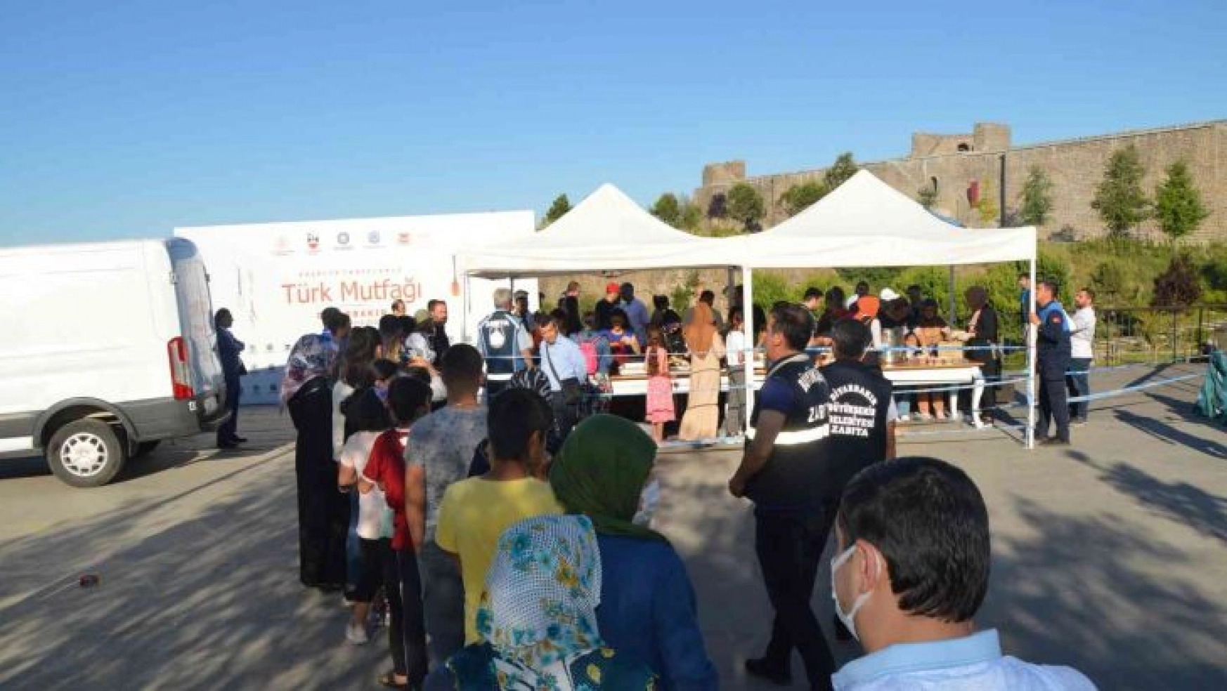 'Türk Mutfağı Haftası'nda vatandaşlara Diyarbakır lezzetleri ikram edildi