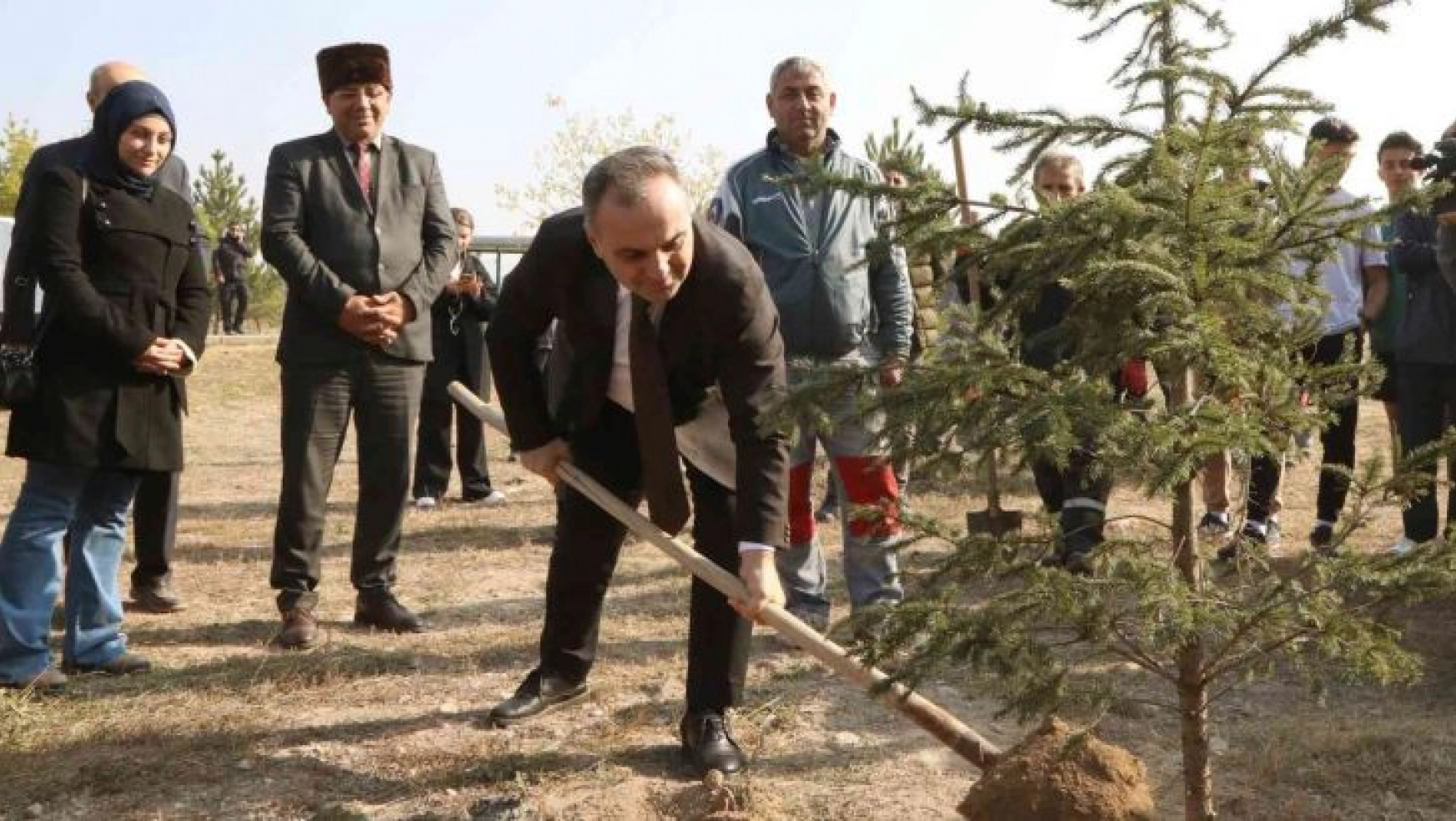 11 Kasım Milli Ağaçlandırma Günü'nde fidanlar ERÜ'de toprakla buluştu
