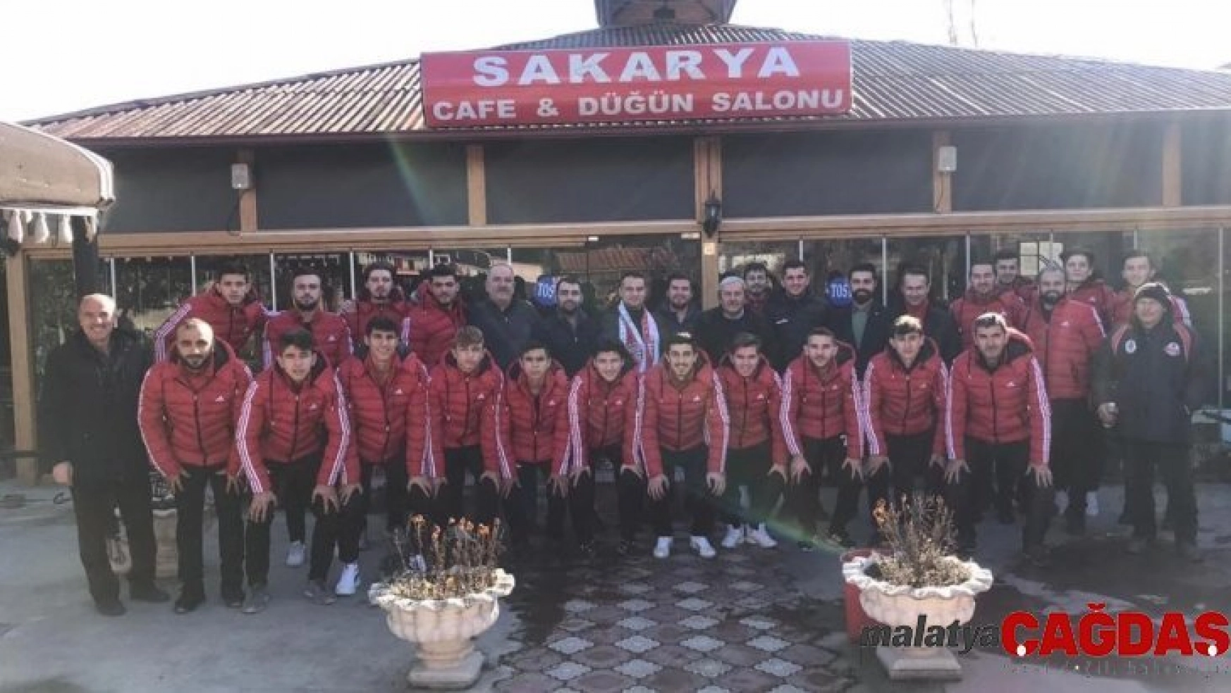 1308 Osmaneli Belediye Sporlu futbolcular kahvaltıda bir araya geldi