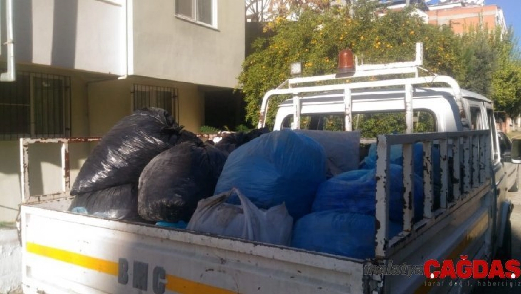 150 kilogram mavi kapak Başkan Özcan'a teslim edildi