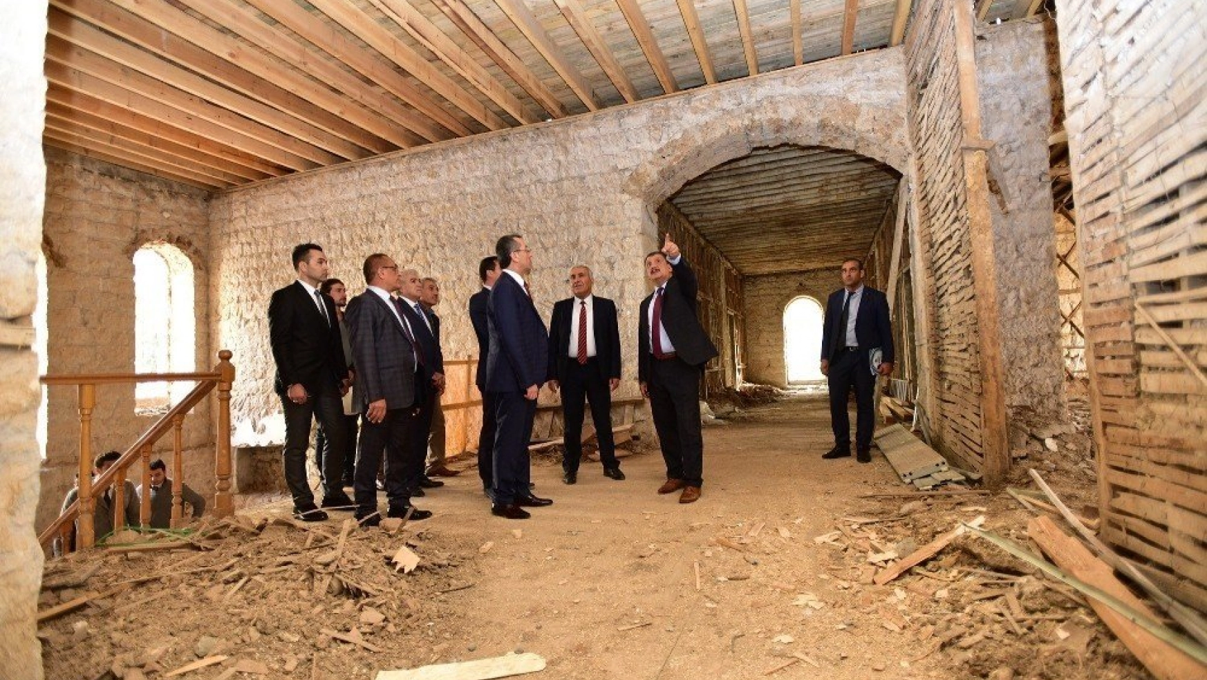 Başkan Gürkan, konuklarına hizmetleri gezdirdi
