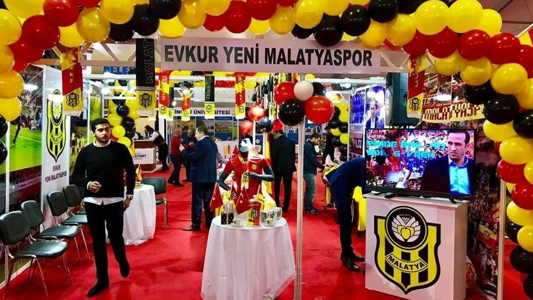 E. Yeni Malatyaspor standına yoğun ilgi
