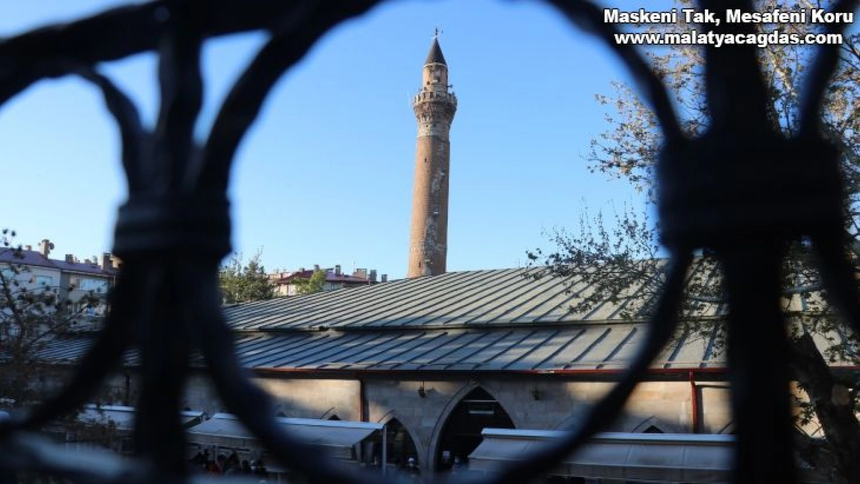 825 yıllık Ulu Camii'nde bayram namazı