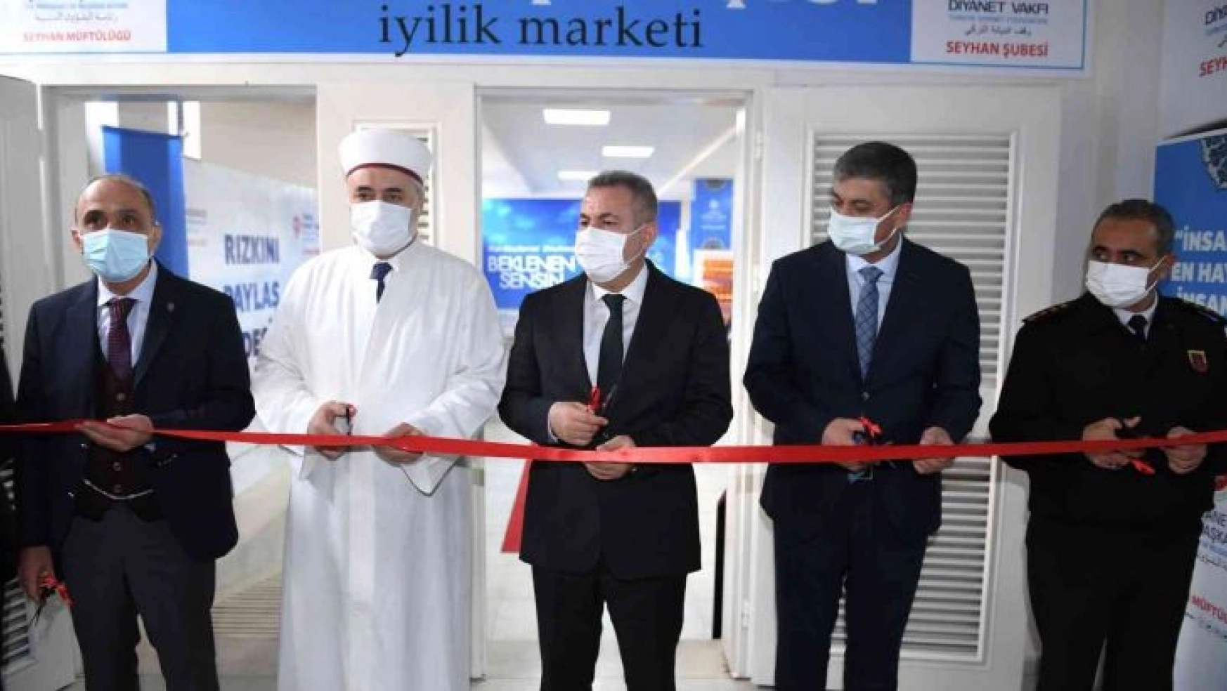 Adana'da 'Hayır Çarşısı' açıldı