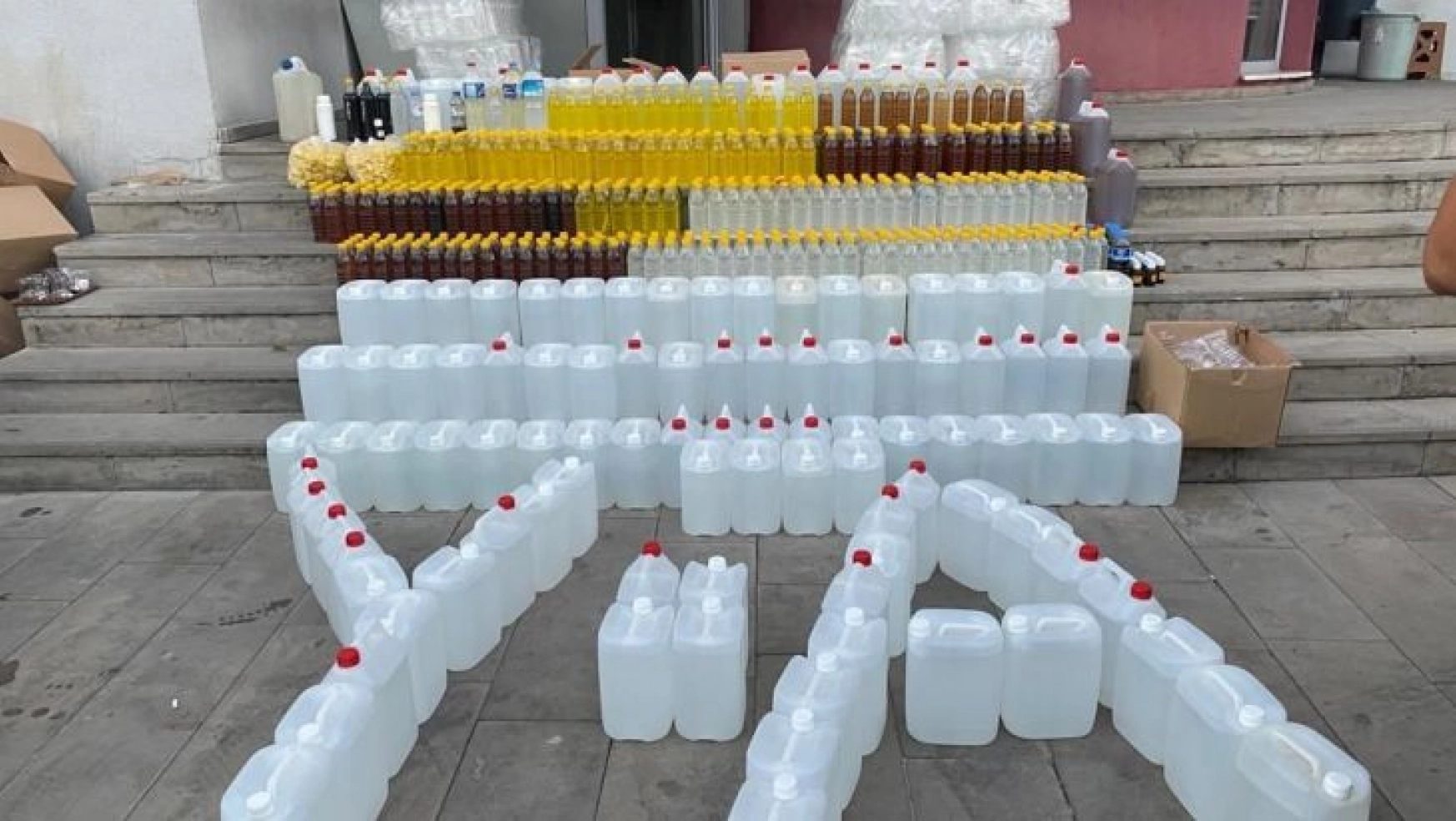 Adana'da 275 litre sahte içki ele geçirildi