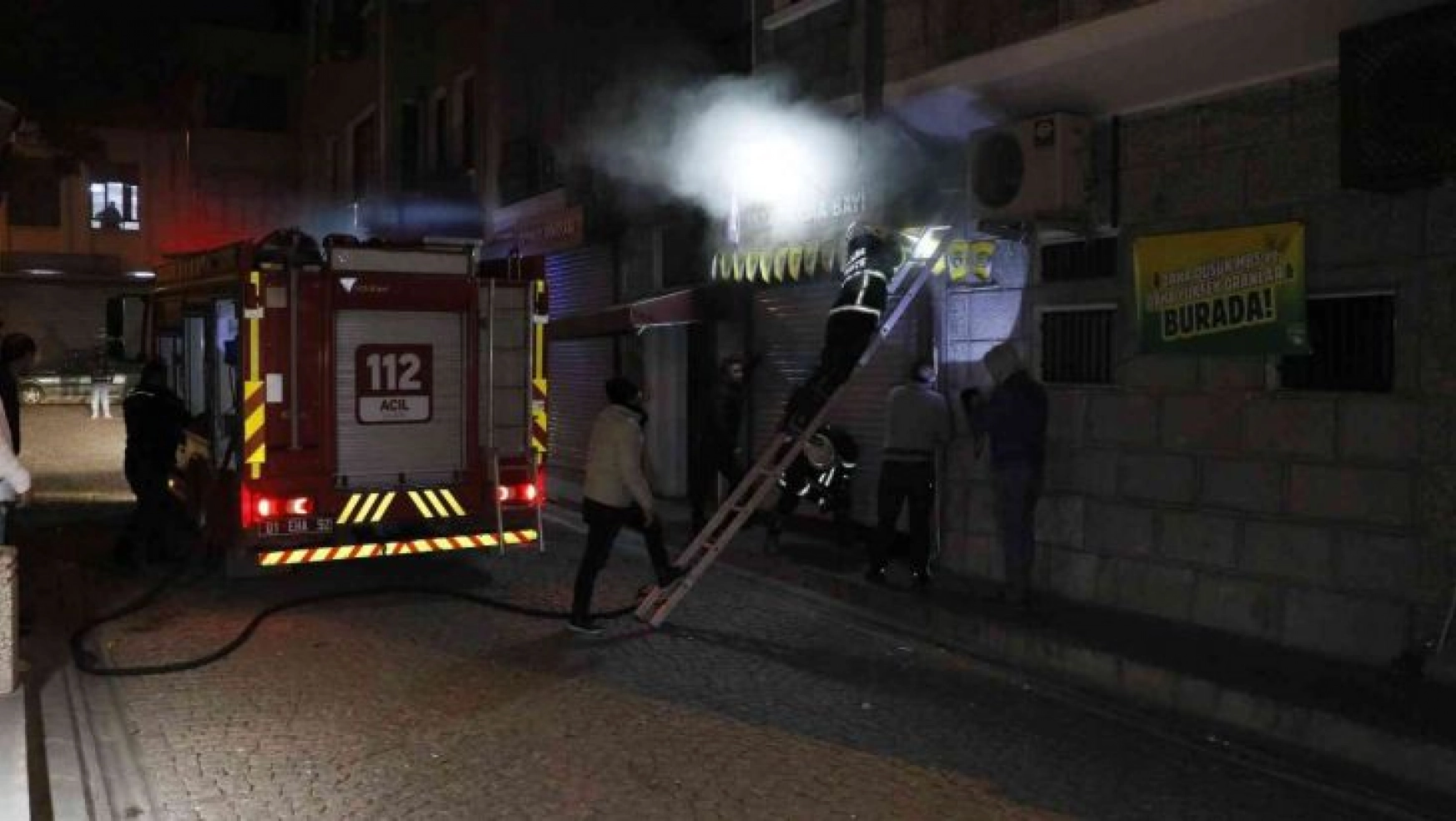 Adana'da ganyan bayiinde yangın