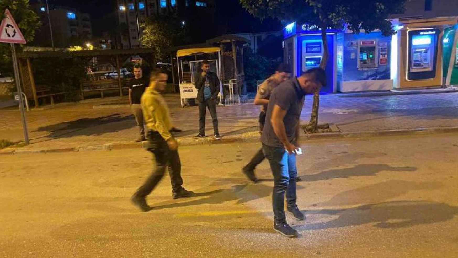 Adana'da otomobile silahlı saldırı: 2 ağır yaralı