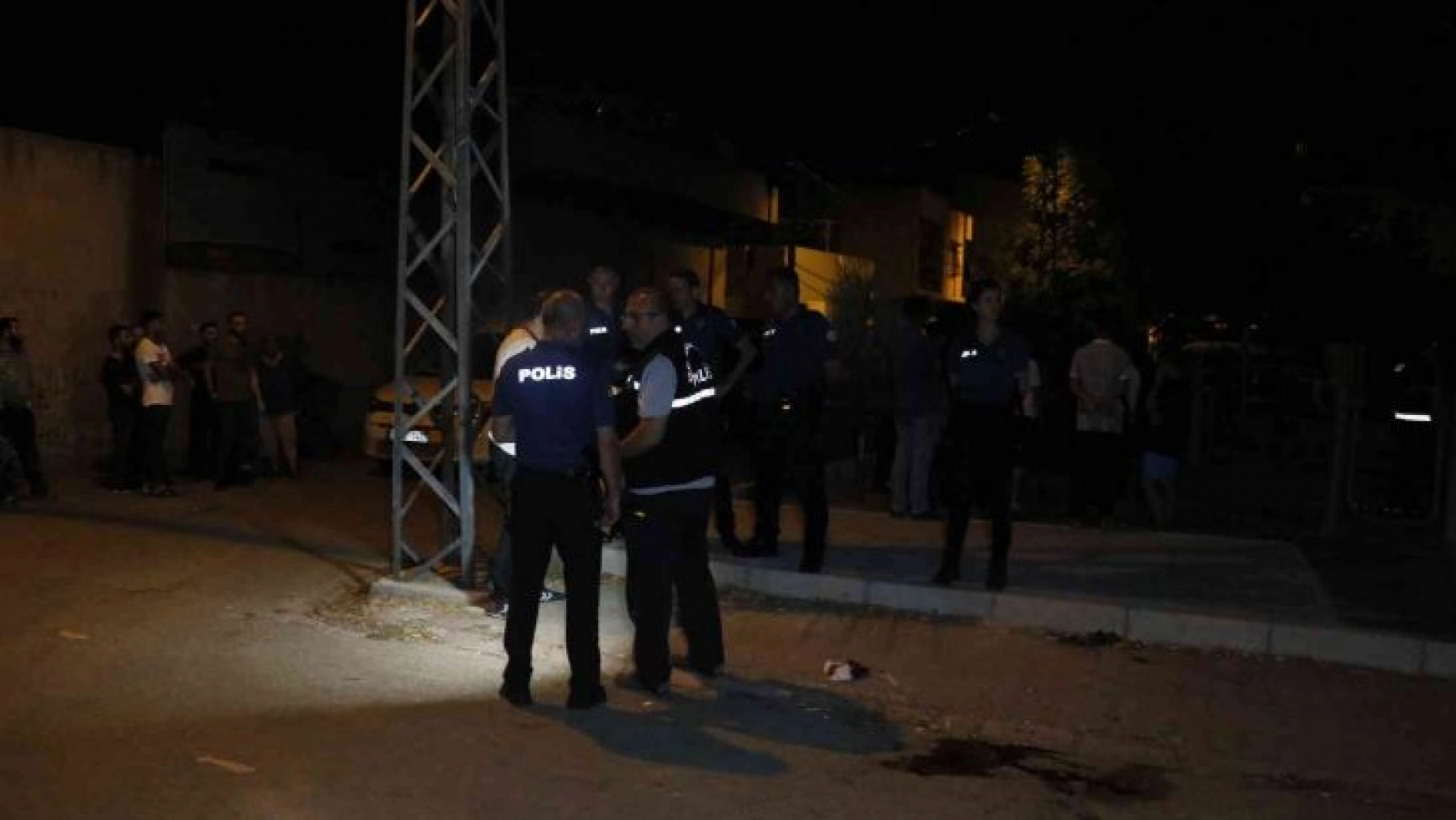 Adana'da selam verme bahanesiyle yaklaştı, 2 kişiyi vurdu