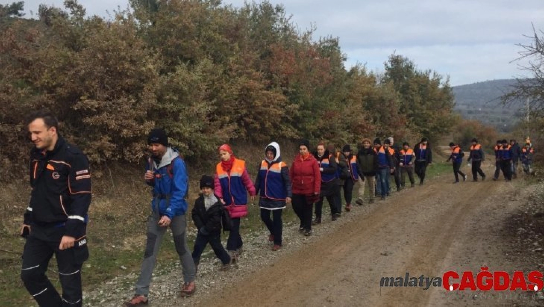 AFAD gönüllüleri Türkmen Şelalesi'nde çöp topladı