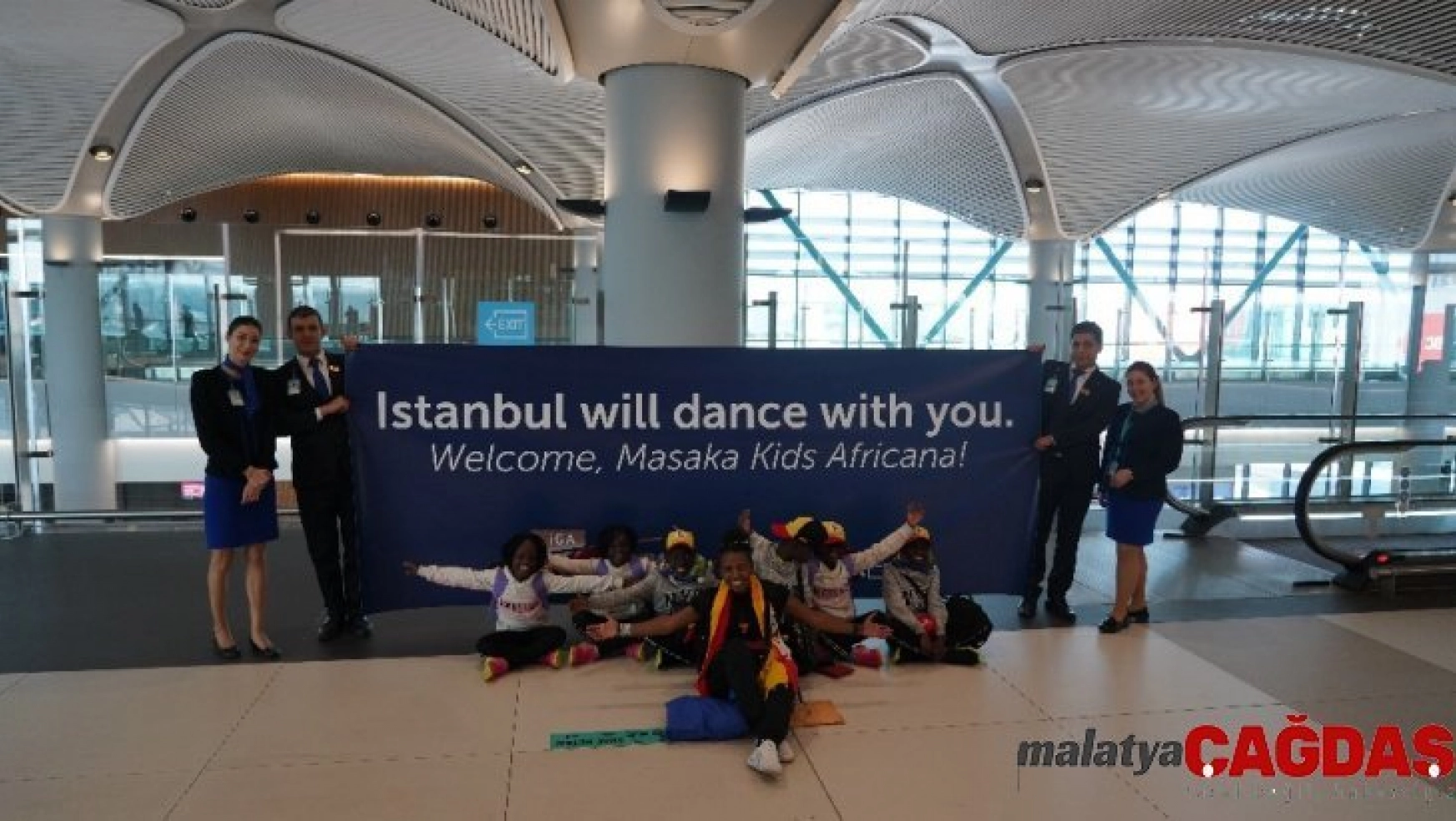 Afrikalı yetim ve öksüz çocuklardan oluşan dans grubu İstanbul'da