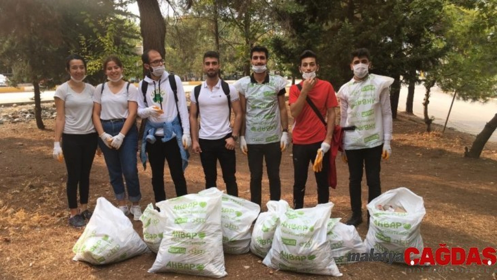 AHBAP Gönüllüleri çevre temizliği yaptı