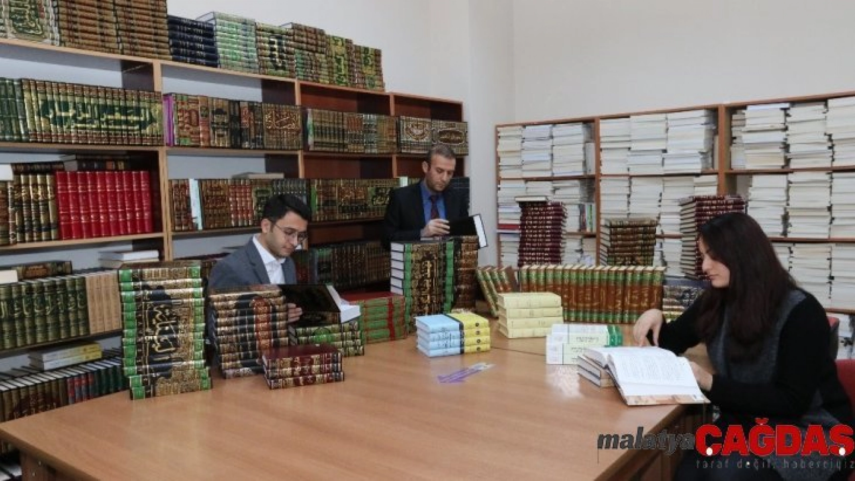 AİÇÜ'de İslami İlimler Arapça Temel Eserler kitaplığı oluşturuldu