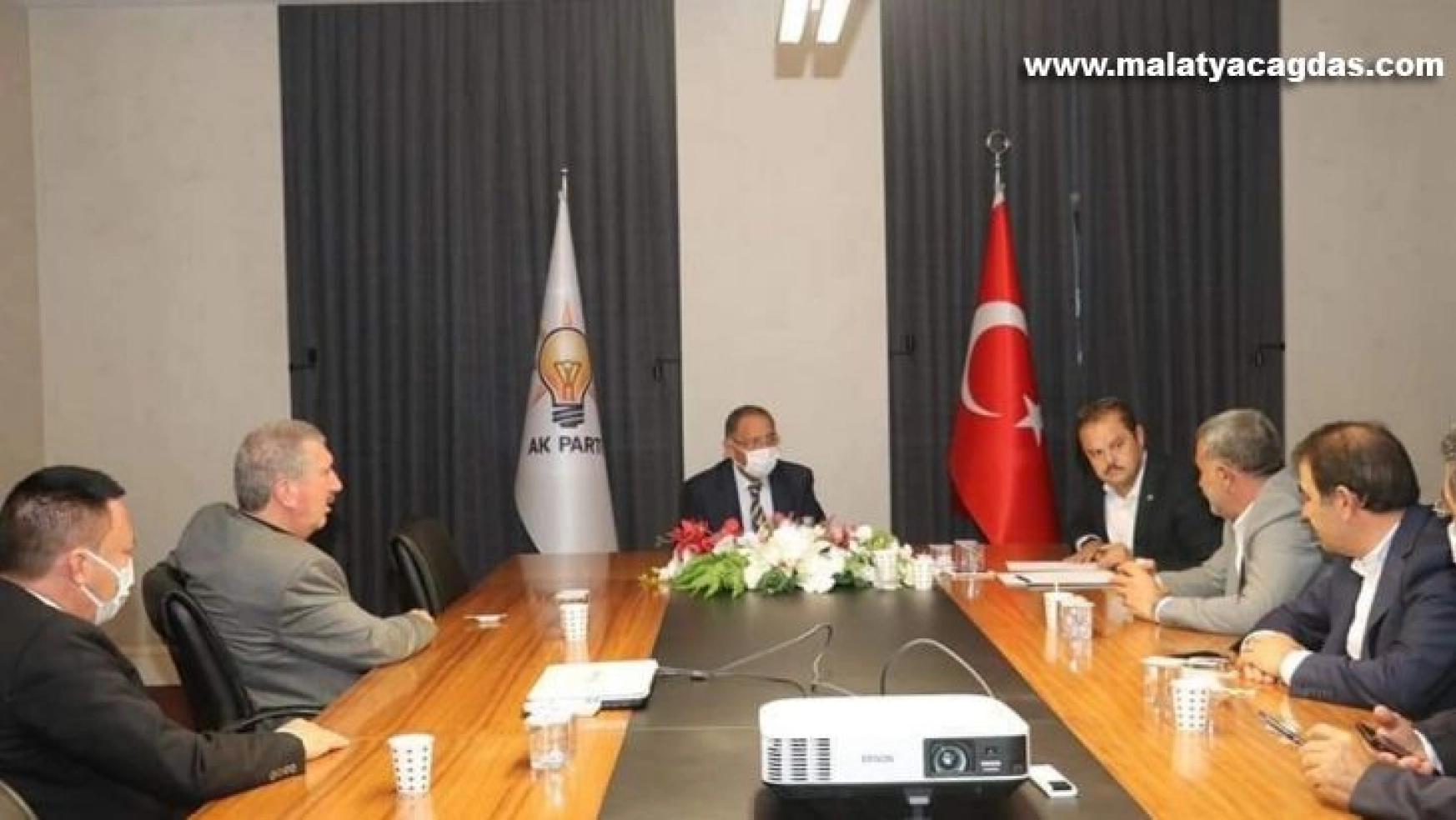 AK Parti genel merkez yerel yönetimler başkanı Özhaseki'den Bağlar'ın projelerine tam destek