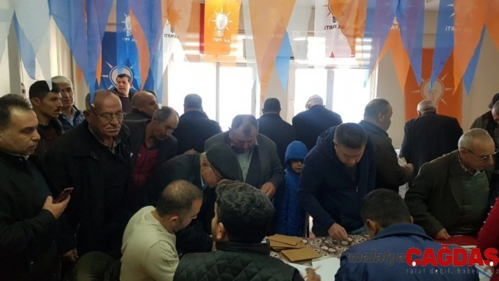 AK Parti İl Başkanı Özmen 'Delege seçimleri yoğun katılımla gerçekleşiyor'