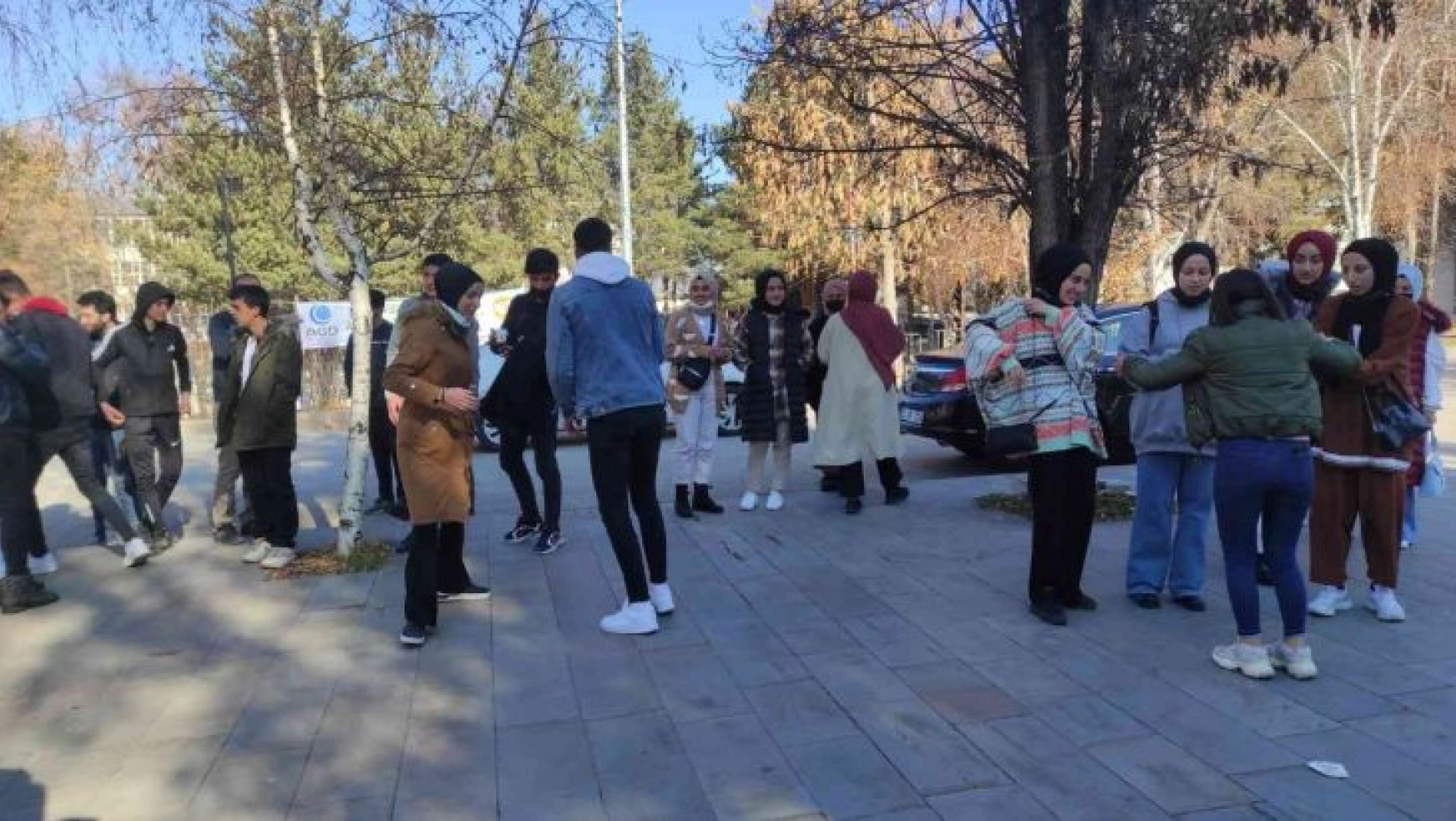 AK Partili Gençlerden 'Çorbayı iç, vizeyi geç' etkinliği