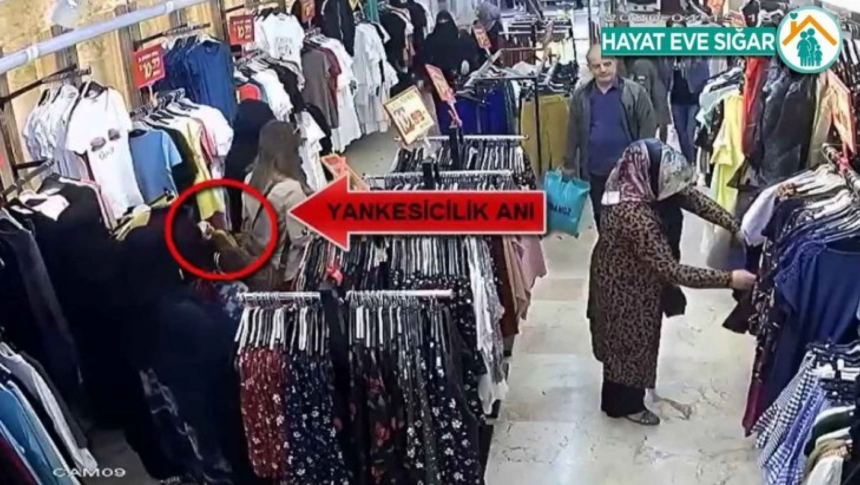 Alışveriş yapan kadınların korkulu rüyası kameralara yakalandı
