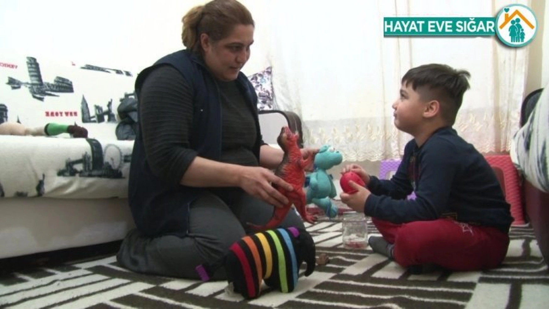 Ankara'da 2 çocuk annesi, çevreden gelen yardımlarla yaşamaya çalışıyor