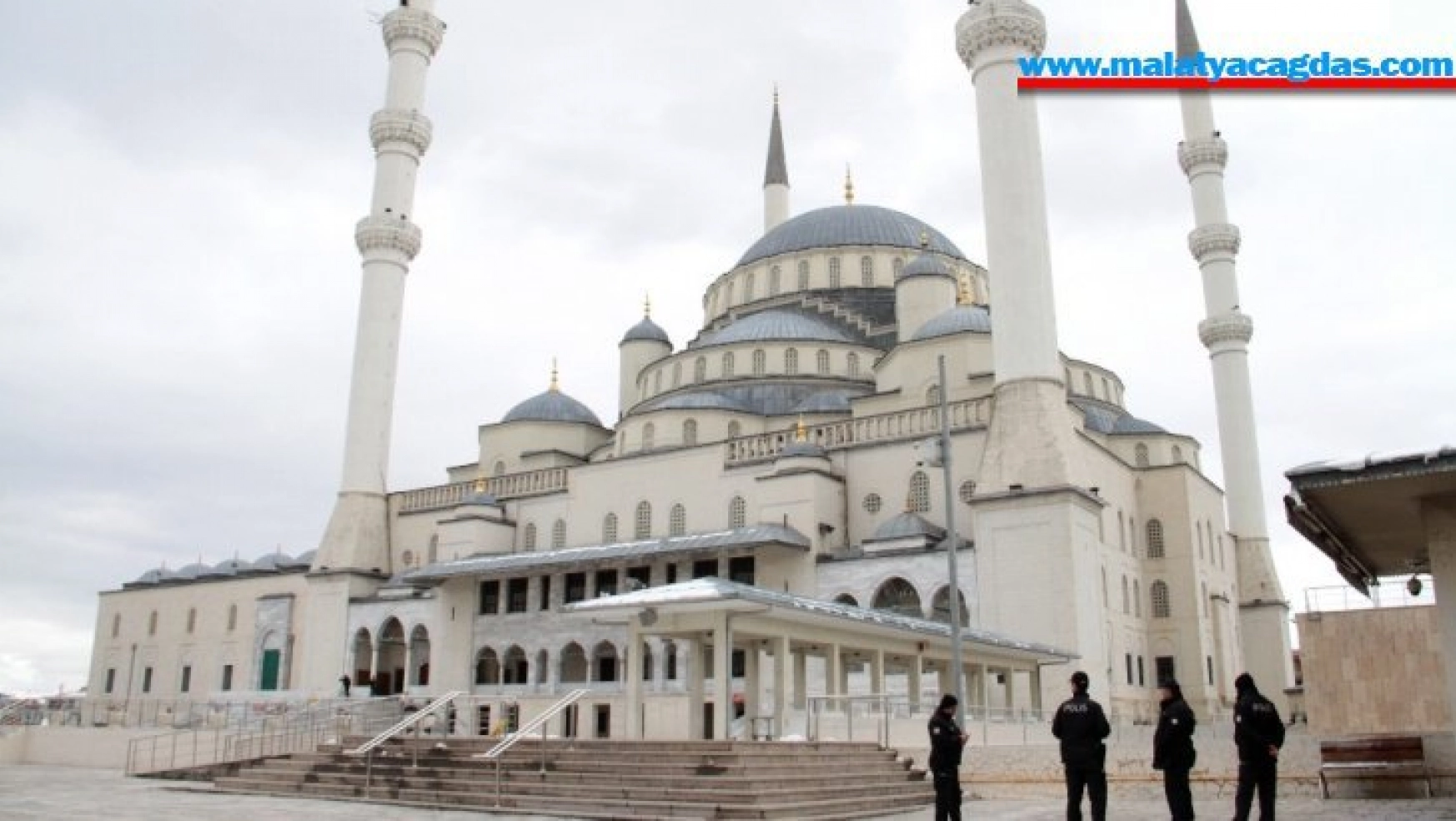 Ankara'da vatandaşlar uyarıları dikkate aldı, camiler boş kaldı