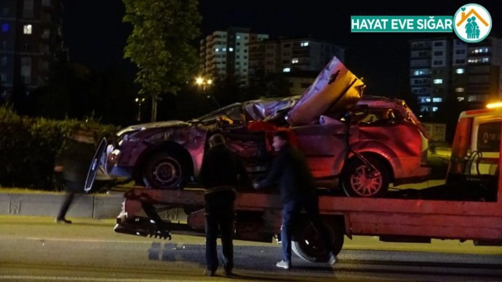 Ankara'da yol temizleme aracına çarpan otomobilin sürücüsü hayatını kaybetti