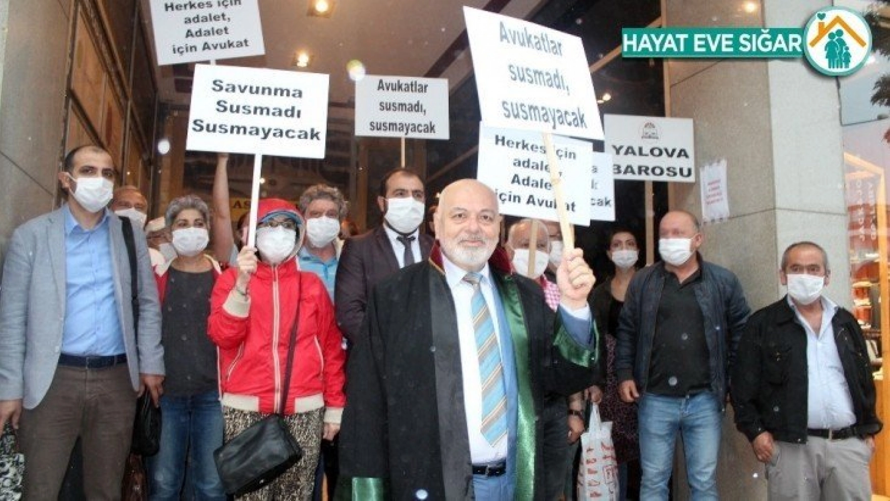 Ankara'ya yürüyen baro başkanı yağmura yakalandı