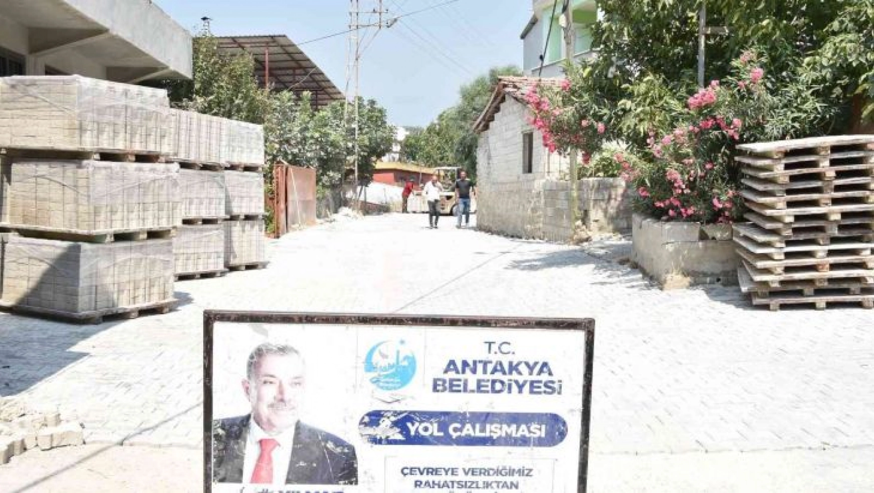Antakya Belediyesi yol çalışmaları sürüyor