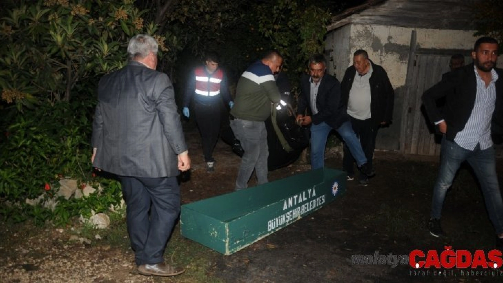 Antalya'da  kadın cinayeti: 1 ölü, 2 yaralı