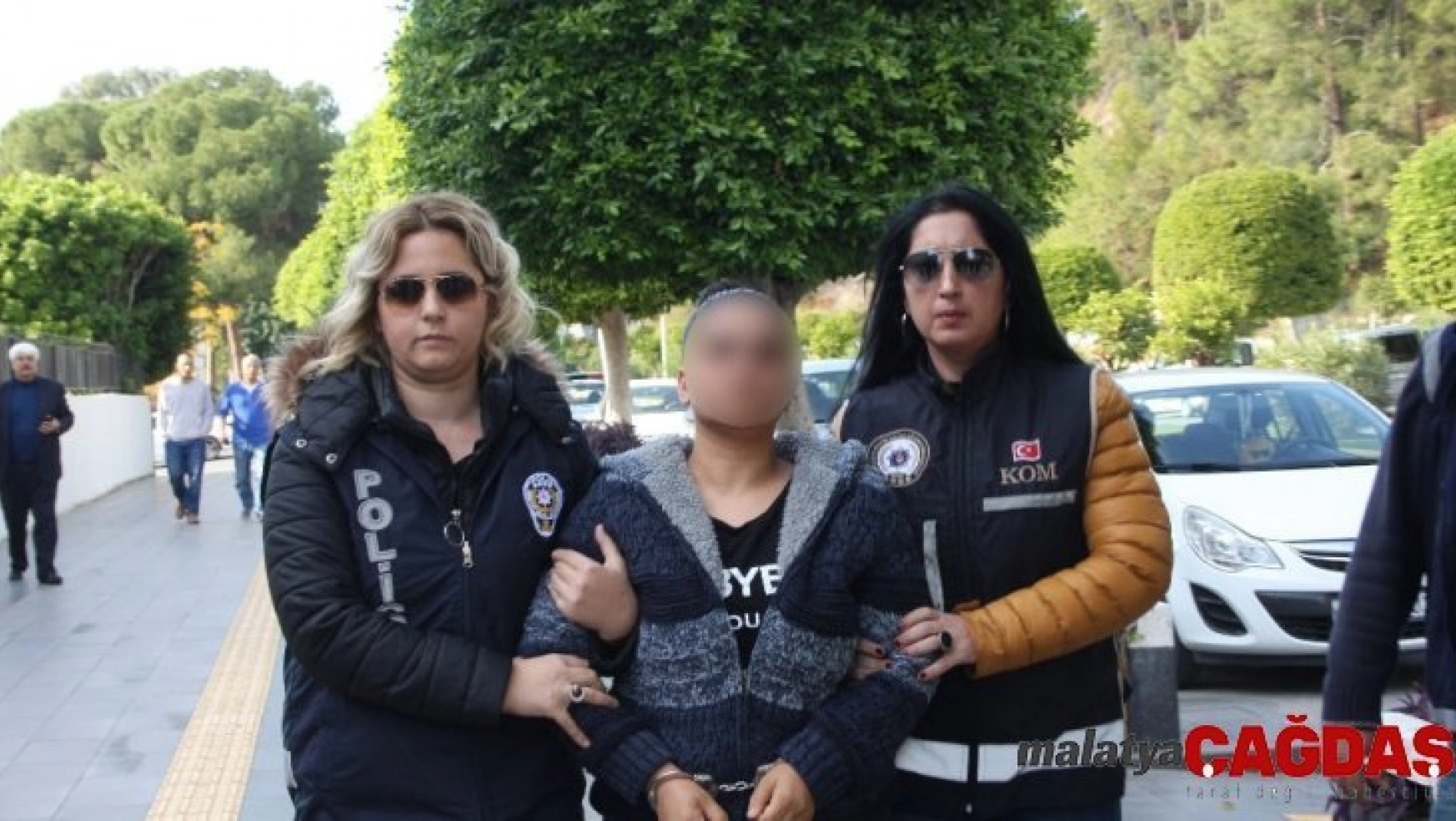 Antalya'da kanlı infazın katil zanlısı ve azmettiricisi eş adliyeye çıkartıldı