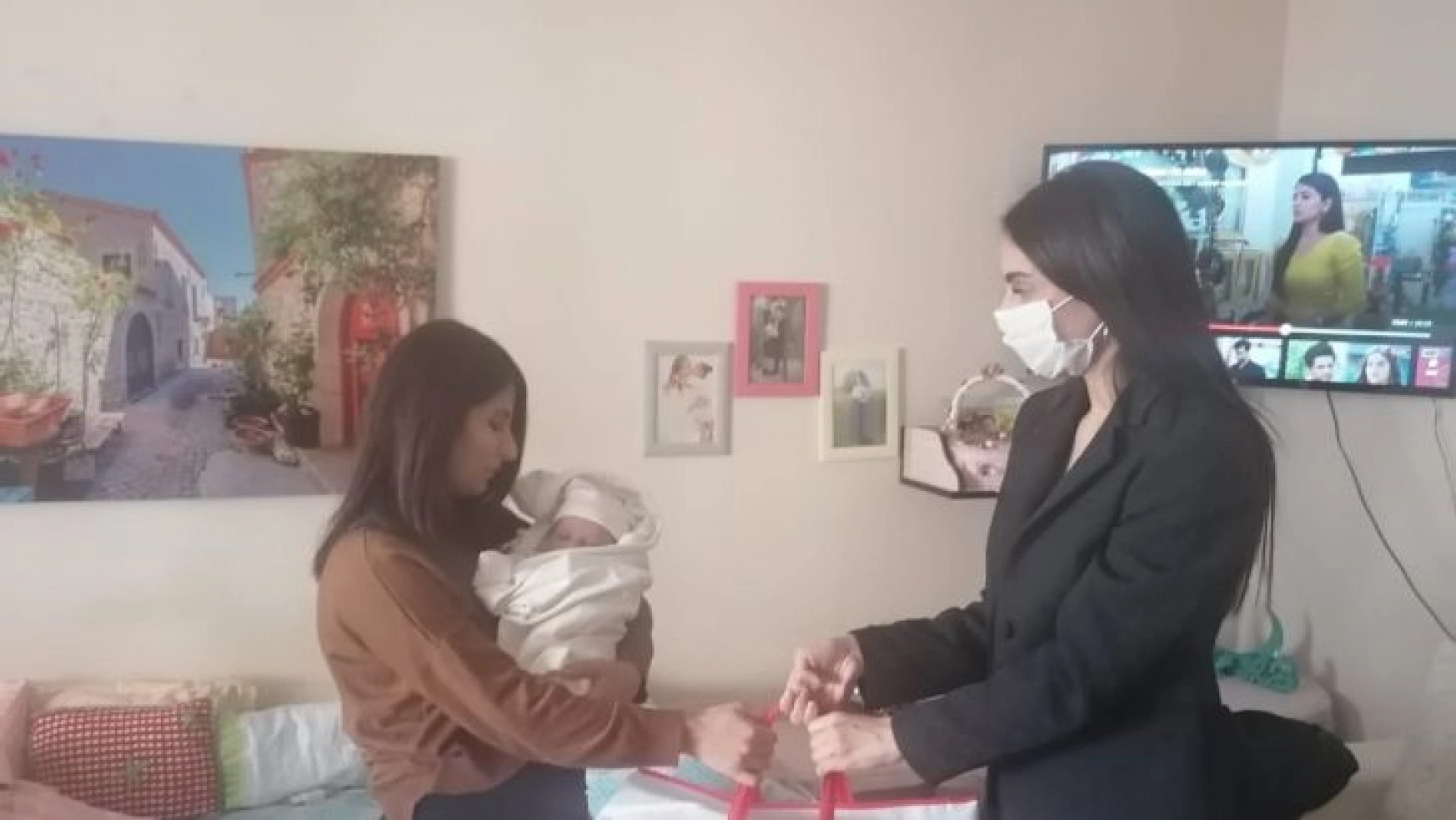 Arsuz'da 'Hoş geldin bebek' paketi dağıtımı başladı