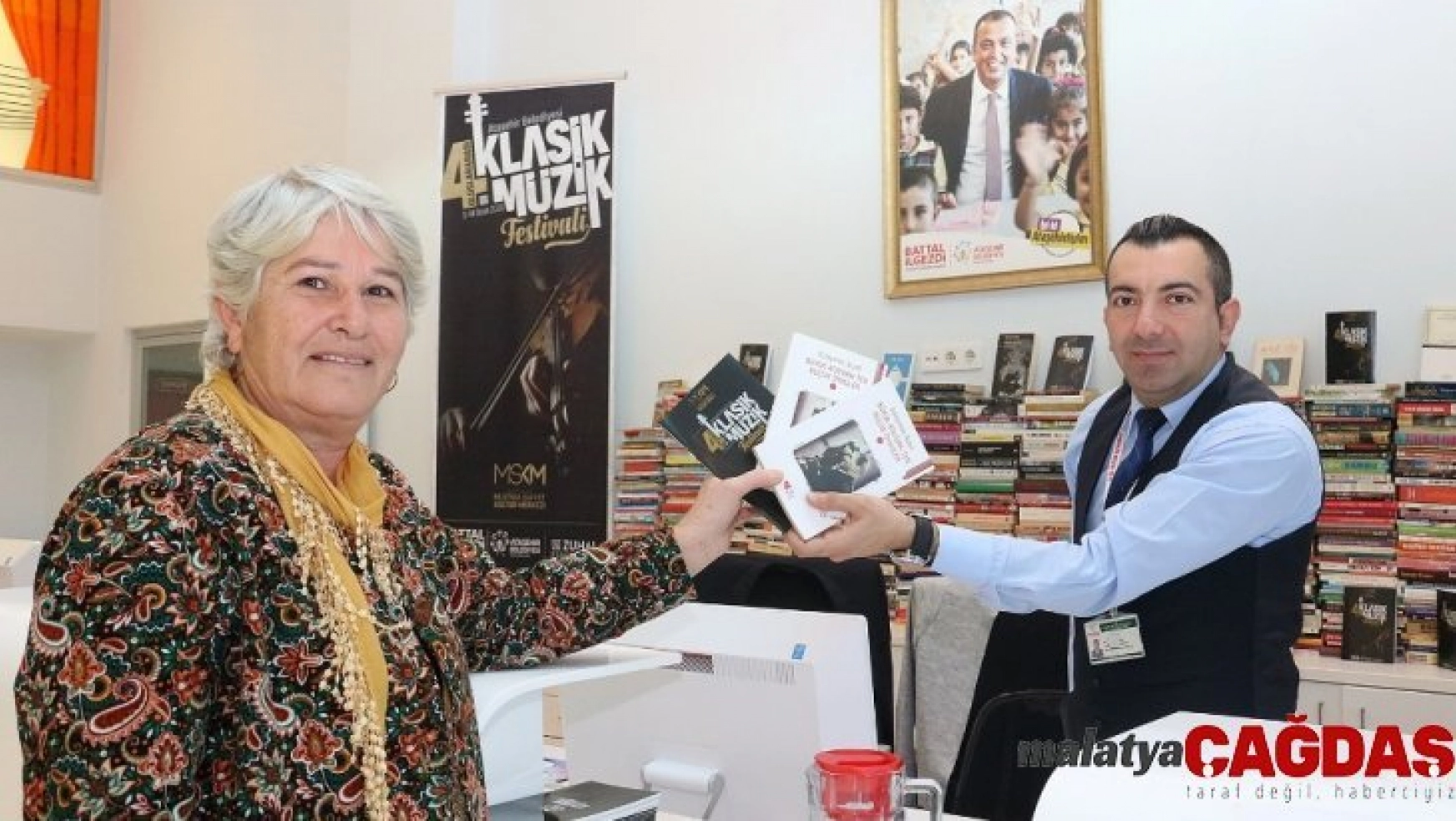 Ataşehir'de klasik müzik festivali'nde 'bir kitap, bir bilet' kampanyasıyla bin kitap toplandı
