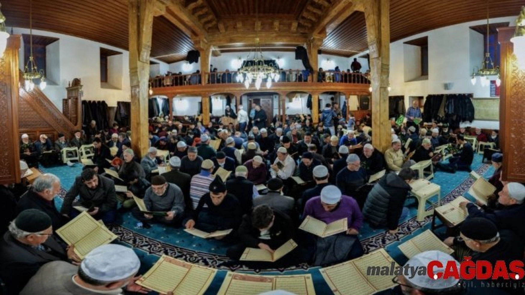 Ayaz Paşa Camii, 'Binbir Hatim' geleneğini sürdüren Erzurumlularla dolup taşıyor