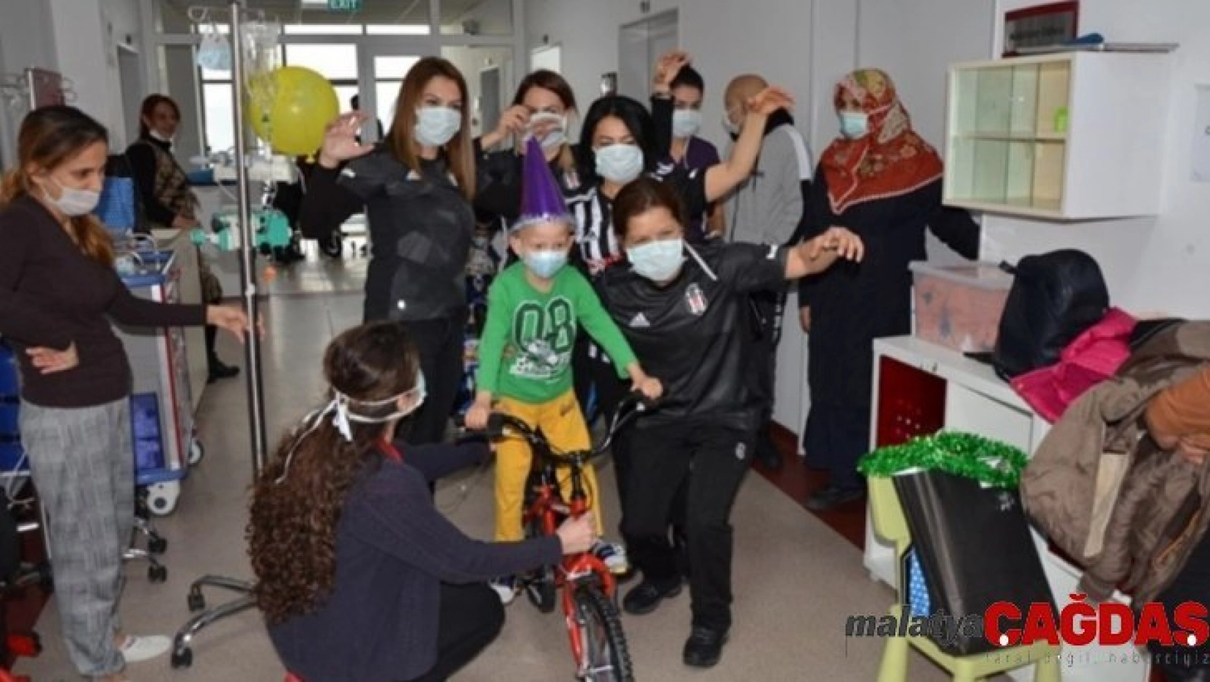 Aydın Beşiktaşlılar Derneği'nden çocuklara yeni yıl sürprizi