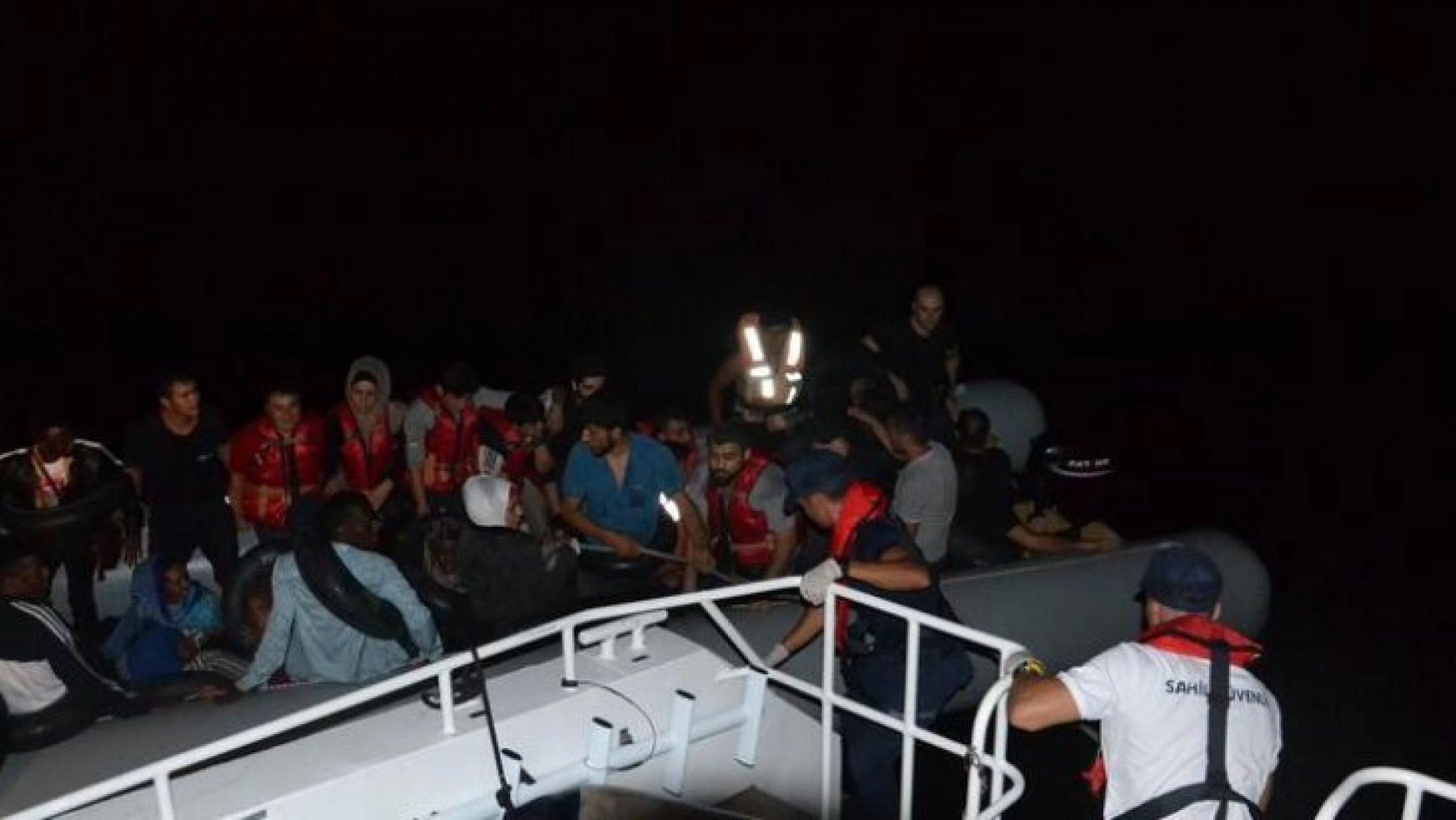 Ayvalık'ta 38 düzensiz göçmen yakalandı