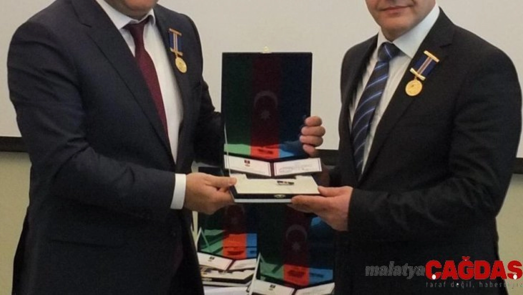 Azerbaycan Cumhurbaşkanı Aliyev'den Gazeteci Şıktaş'a onur madalyası