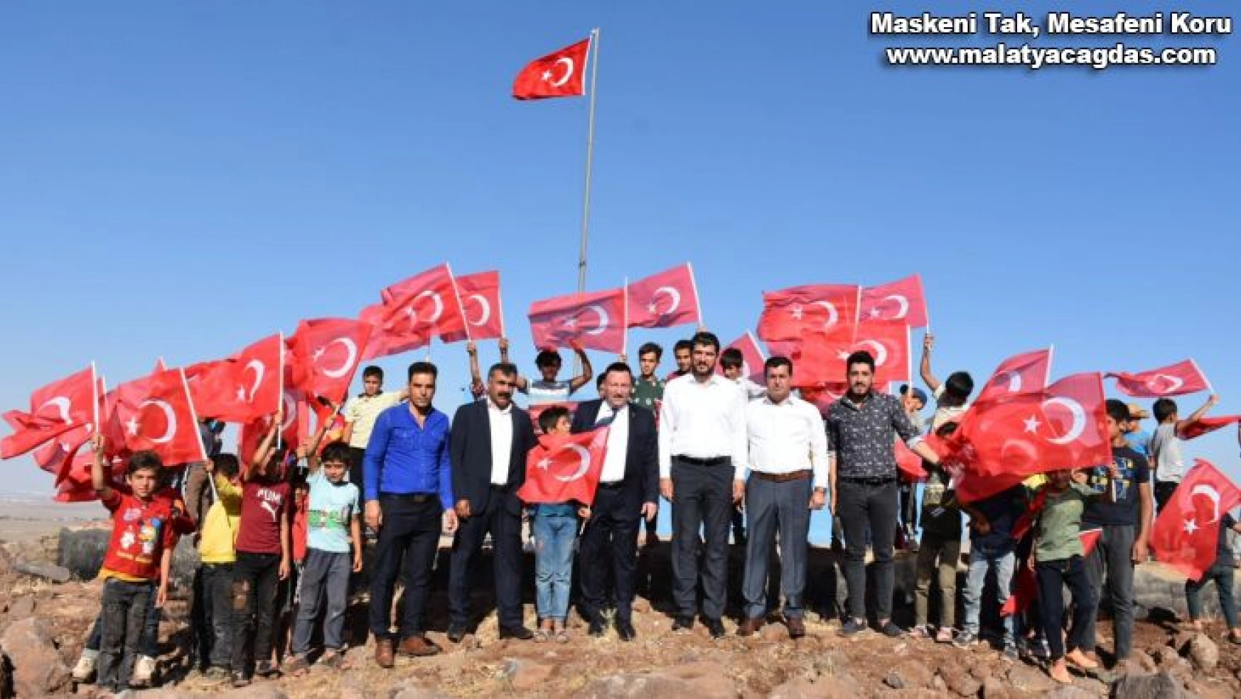 Bağlar belediyesi hizmetlerinden memnun olan bölge halkı AK Parti'ye katıldı