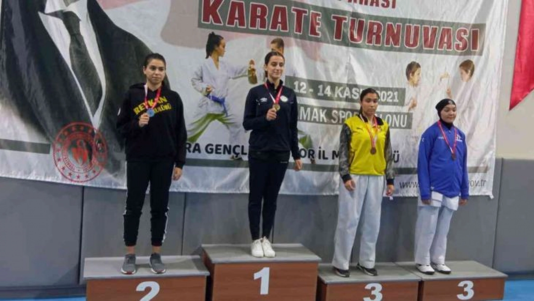 Bağlar Belediyesporlu karateciler Atatürk Kupasında coştu