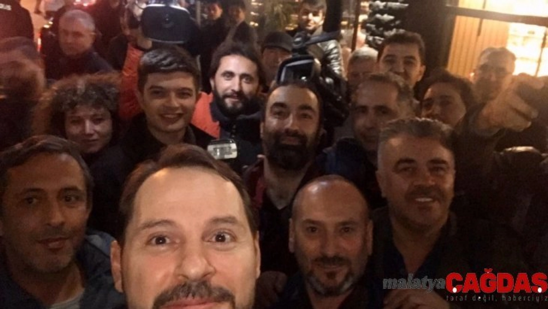 Bakan Albayrak: 'Gazetecileri seviyoruz, yerli milli gazeteciliğe devam'