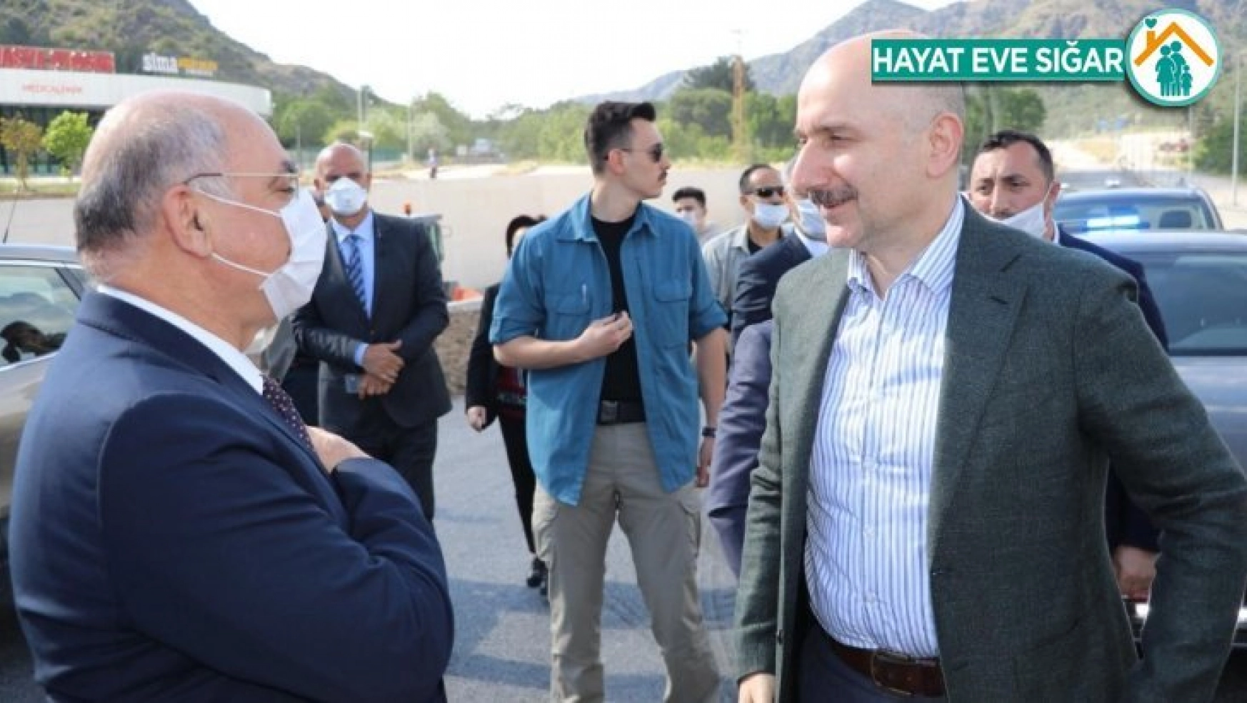 Bakan Karaismailoğlu, Amasya Çevre Yolu şantiyesinde incelemelerde bulundu