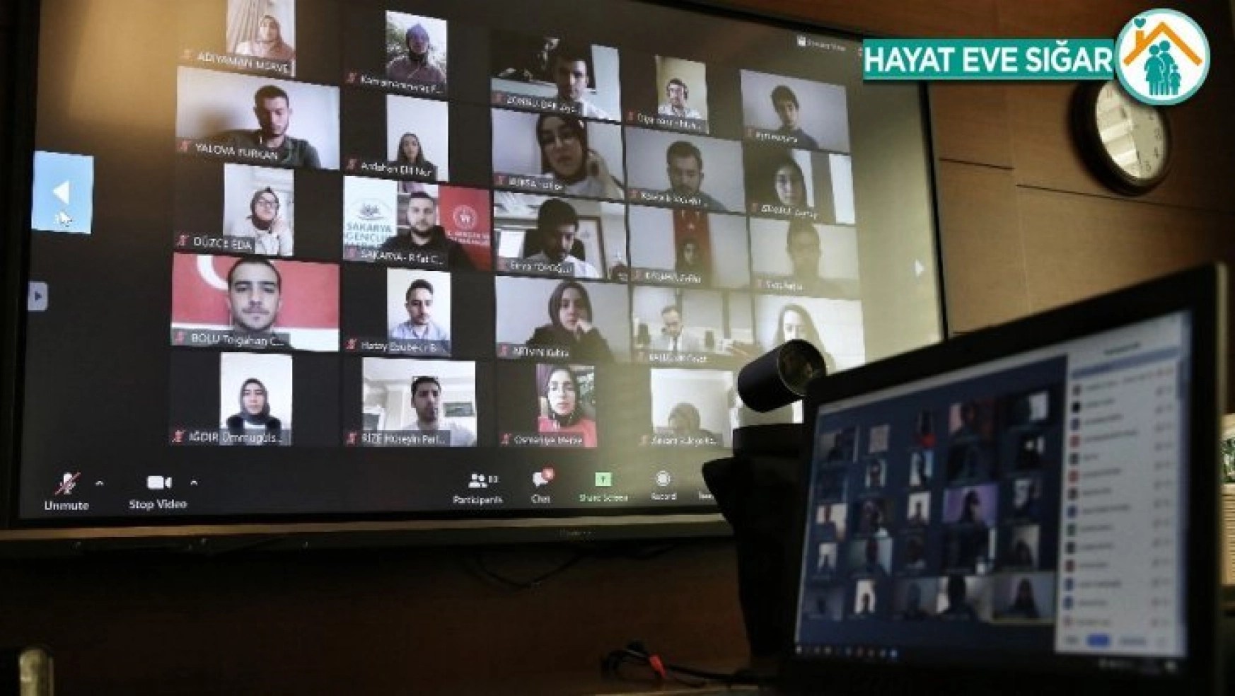 Bakan Kasapoğlu, Gençlik Haftasında temsilci gençlerle bir araya geldi