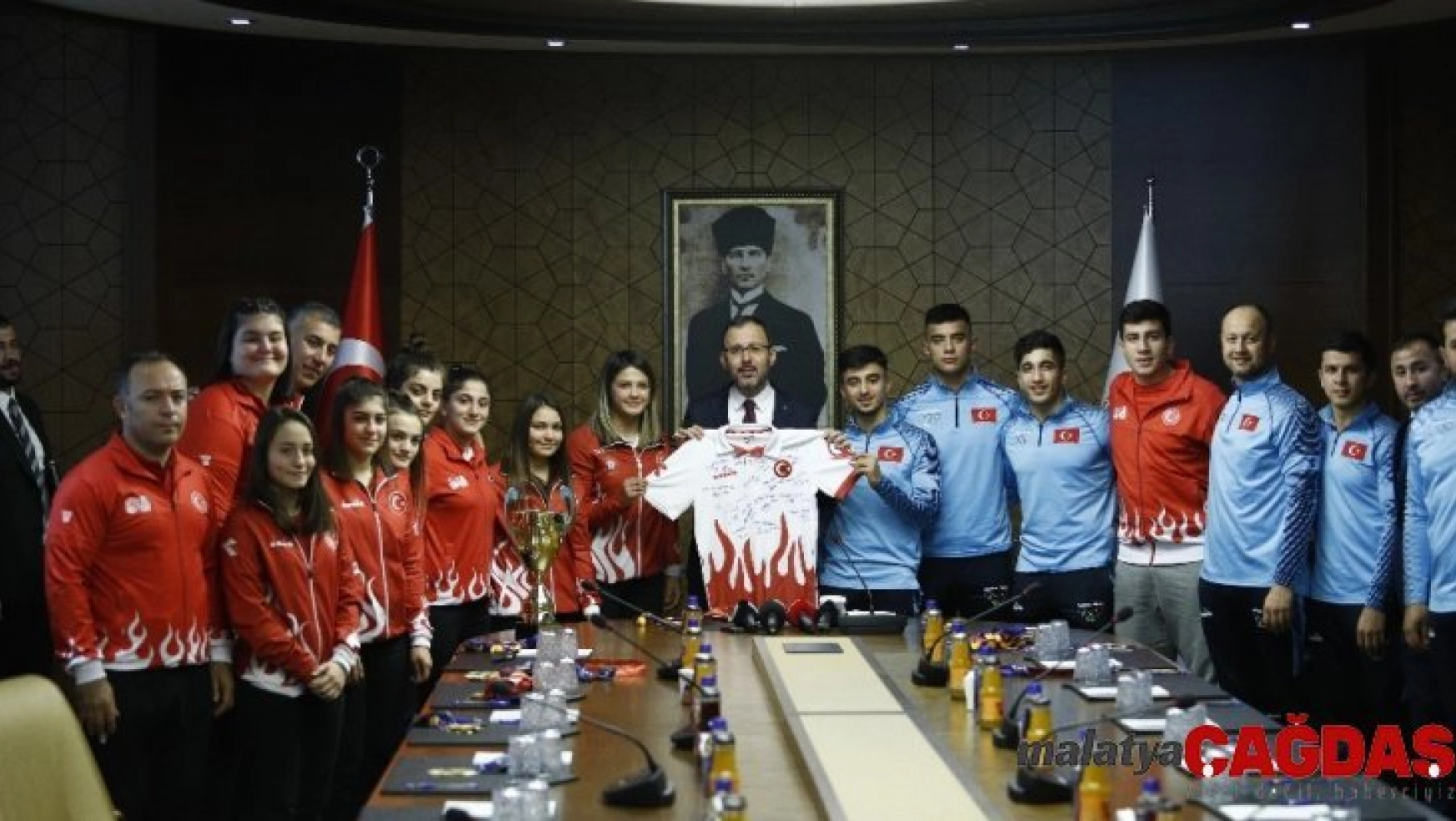 Bakan Kasapoğlu, milli judocuları ağırladı