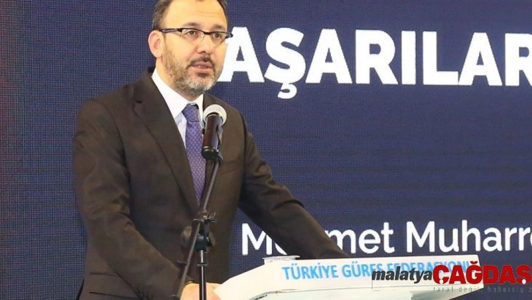Bakan Kasapoğlu, Türkiye Büyükler Serbest Güreş Şampiyonası açılış törenine katıldı
