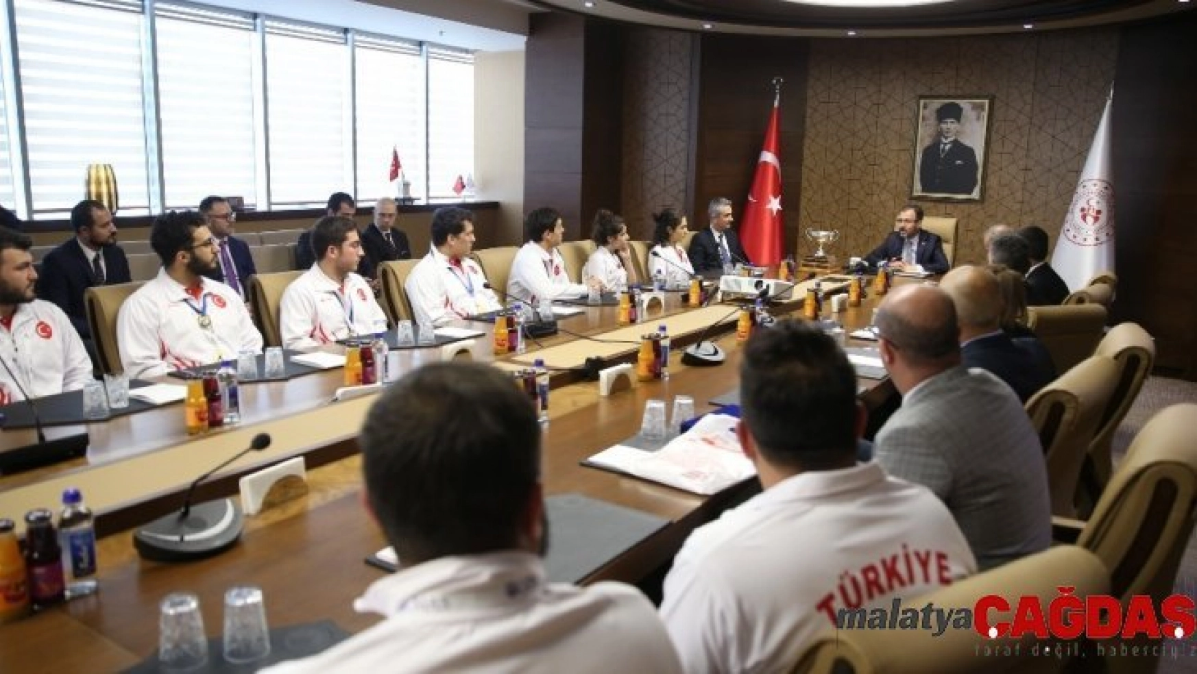Bakan Kasapoğlu, Türkiye Sualtı Sporları Federasyonu'nu kabul etti