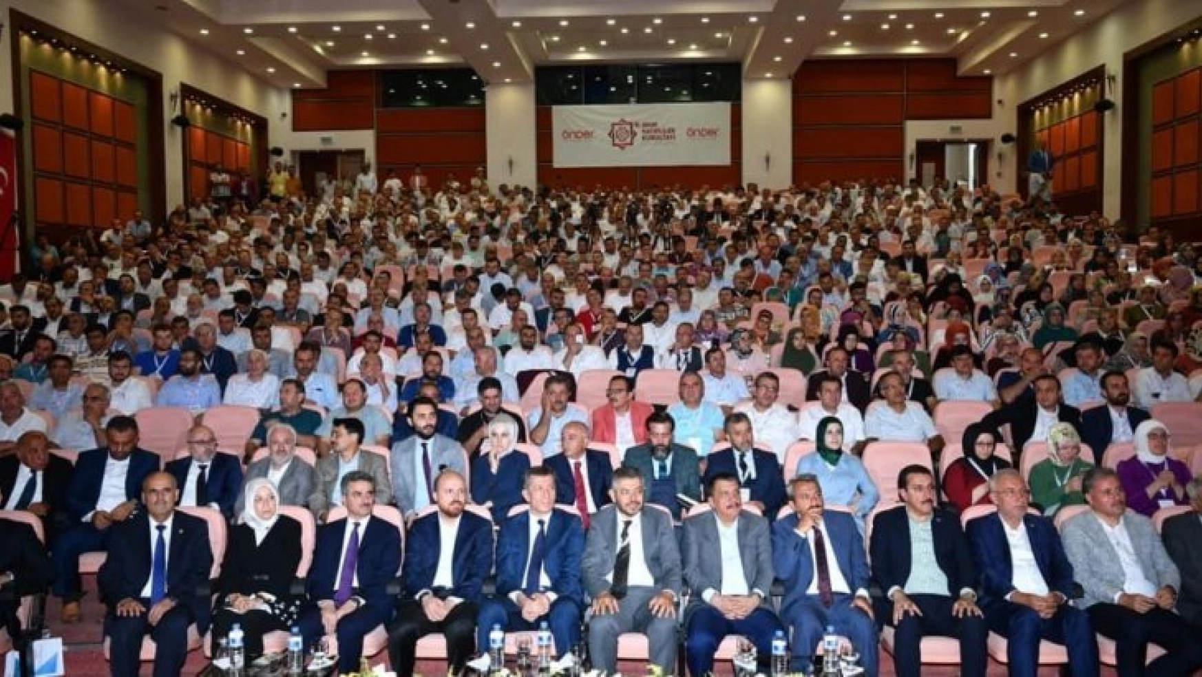 Bakan Selçuk 2019 YKS'de ilk binde 130 imam hatipli öğrencimiz başarıya imza atmış bulunuyor