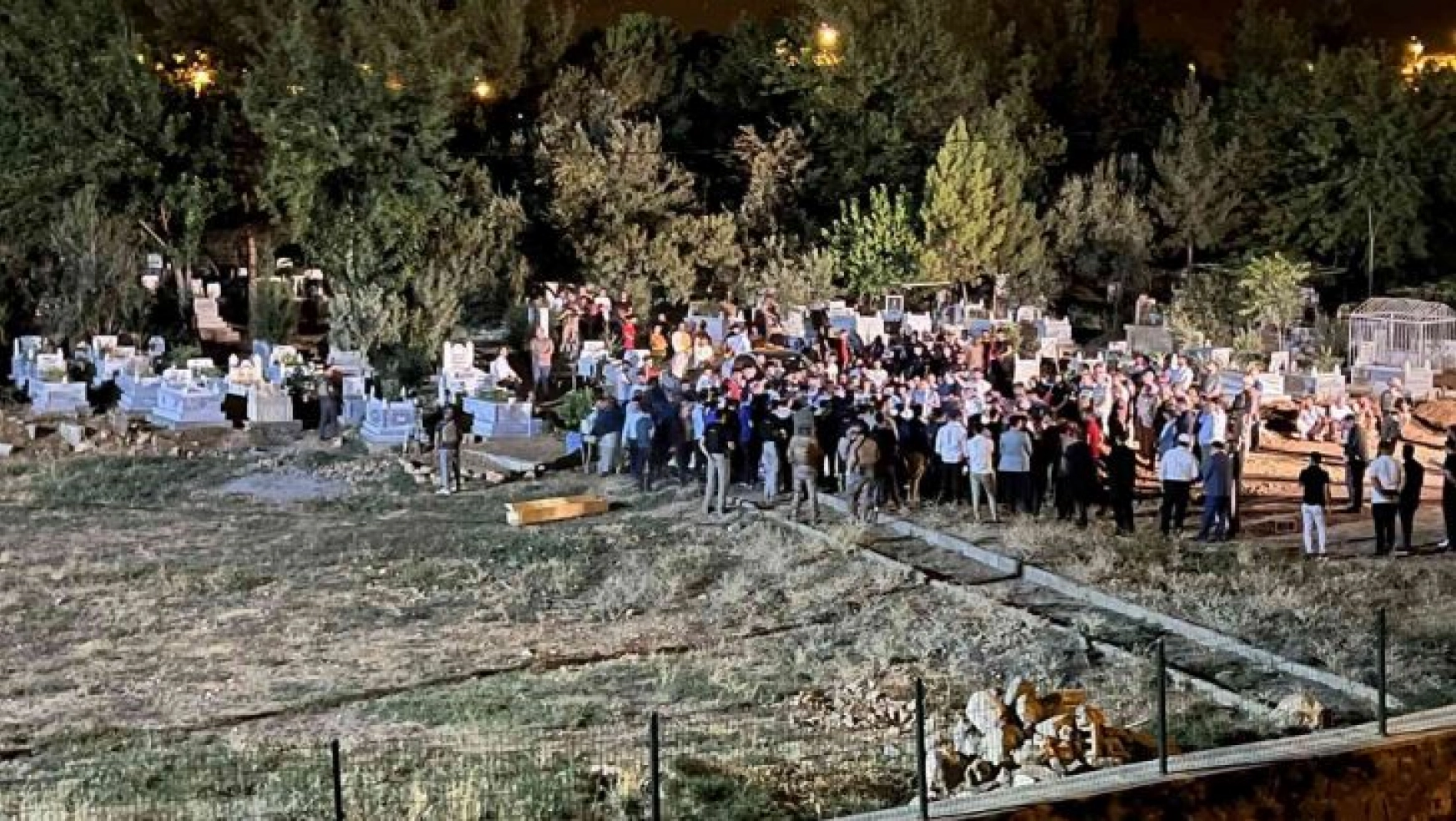 Bakan Soylu tır kazasında hayatını kaybedenlerin cenaze törenine katıldı