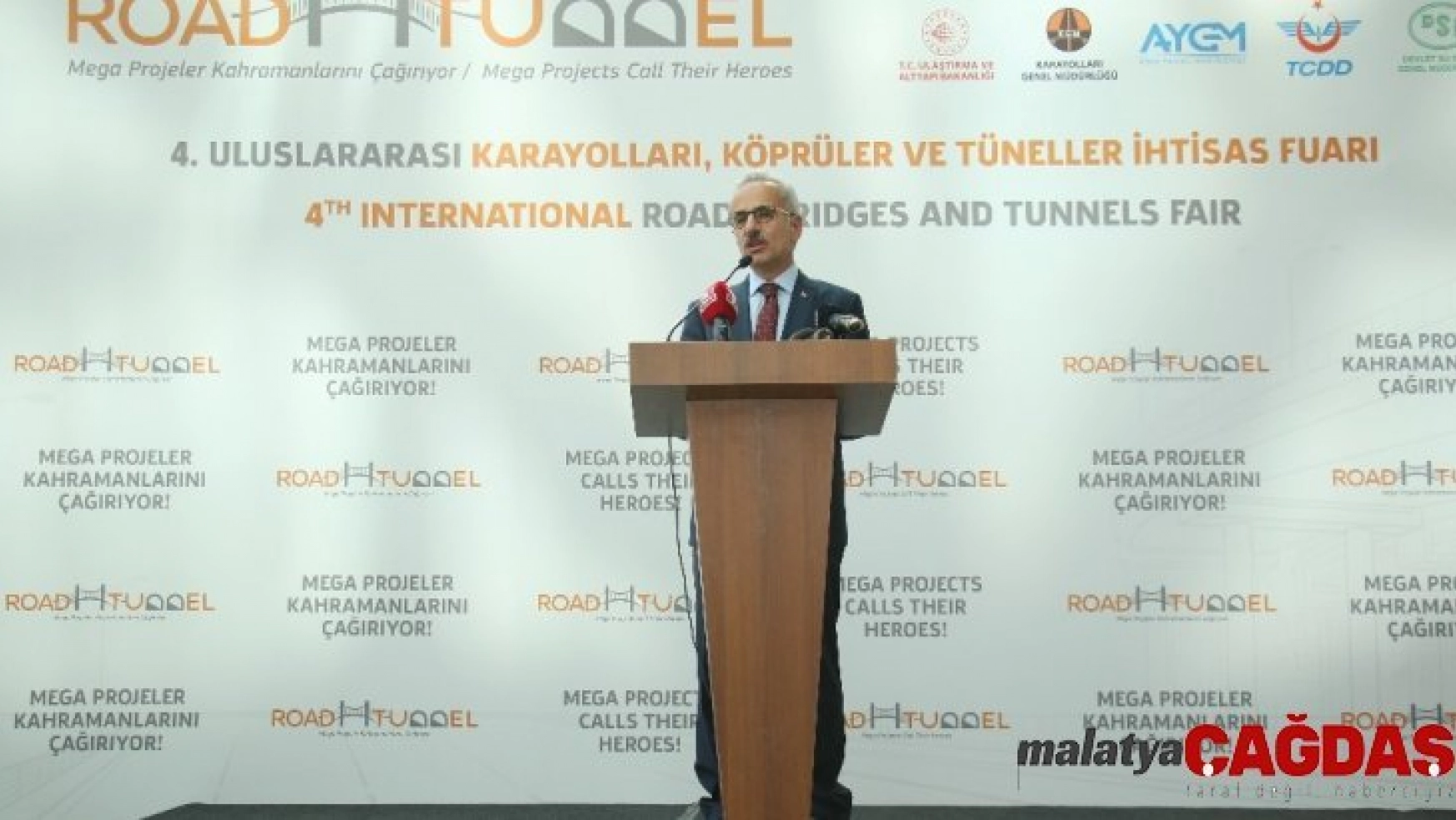 Bakan Turhan: 'Türkiye 4 saatlik uçuş mesafesi ile 1,6 milyar nüfusu olan 30 trilyon dolarlık pazara ulaşabilmektedir'