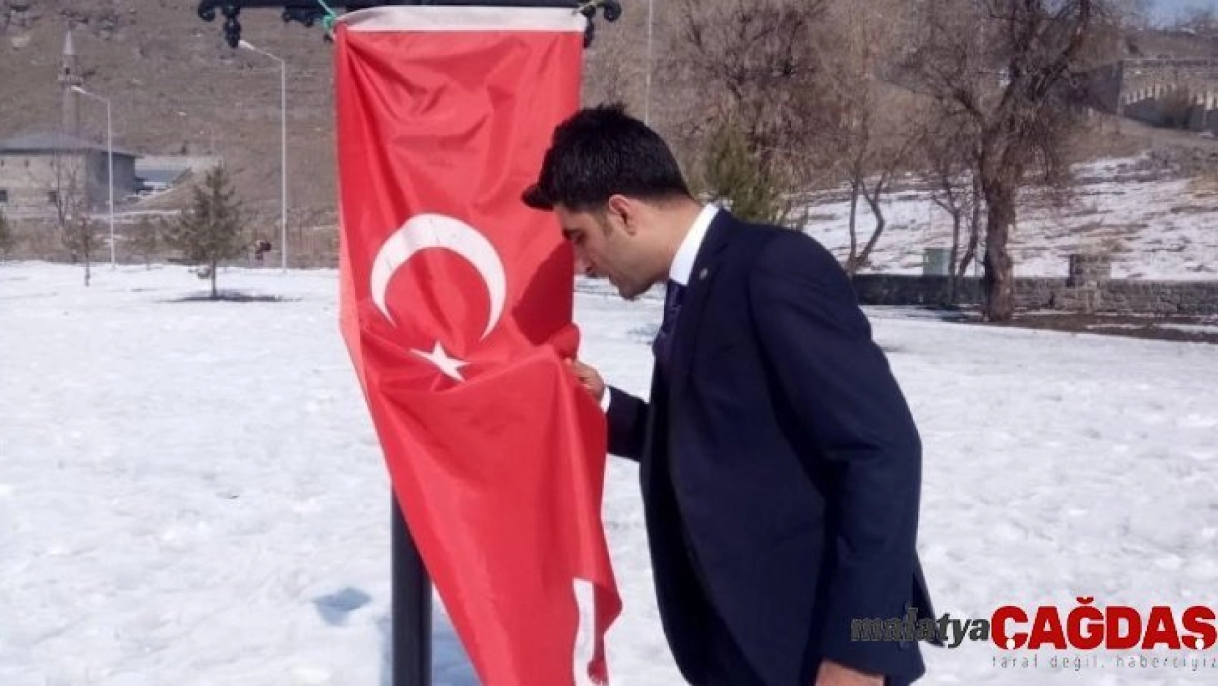 Barış  Pınarı Harekatındaki Mehmetçik'e al bayraklı destek